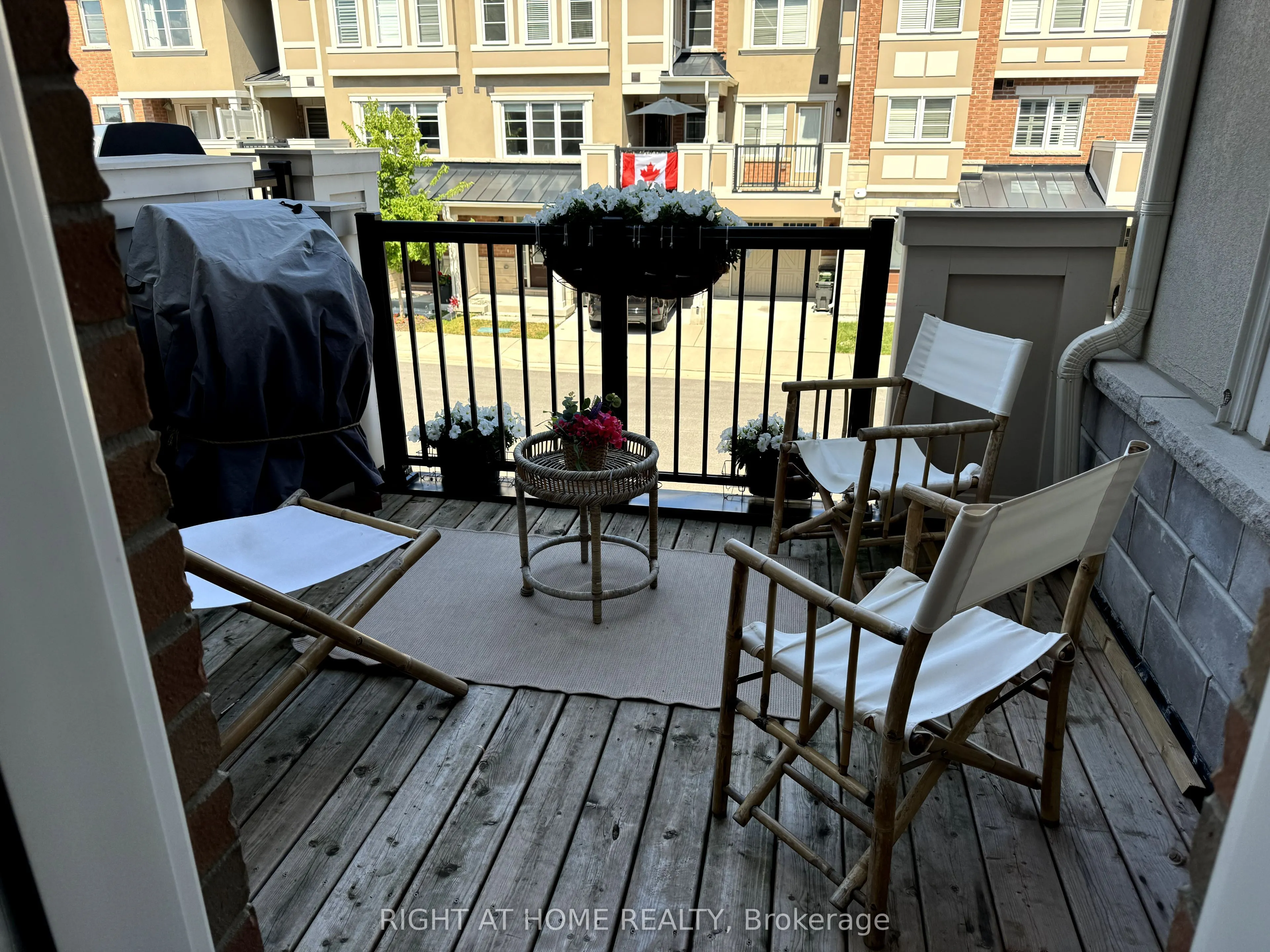 72 Ayers Crescent