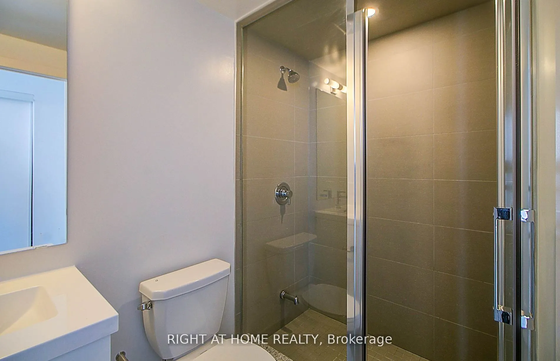 2550 Simcoe Street N, #7