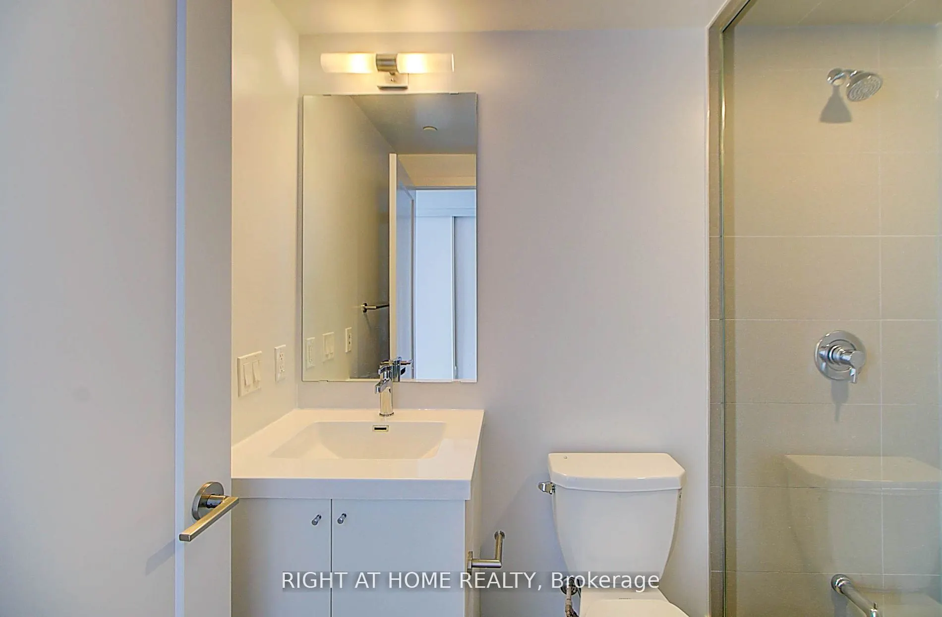 2550 Simcoe Street N, #7