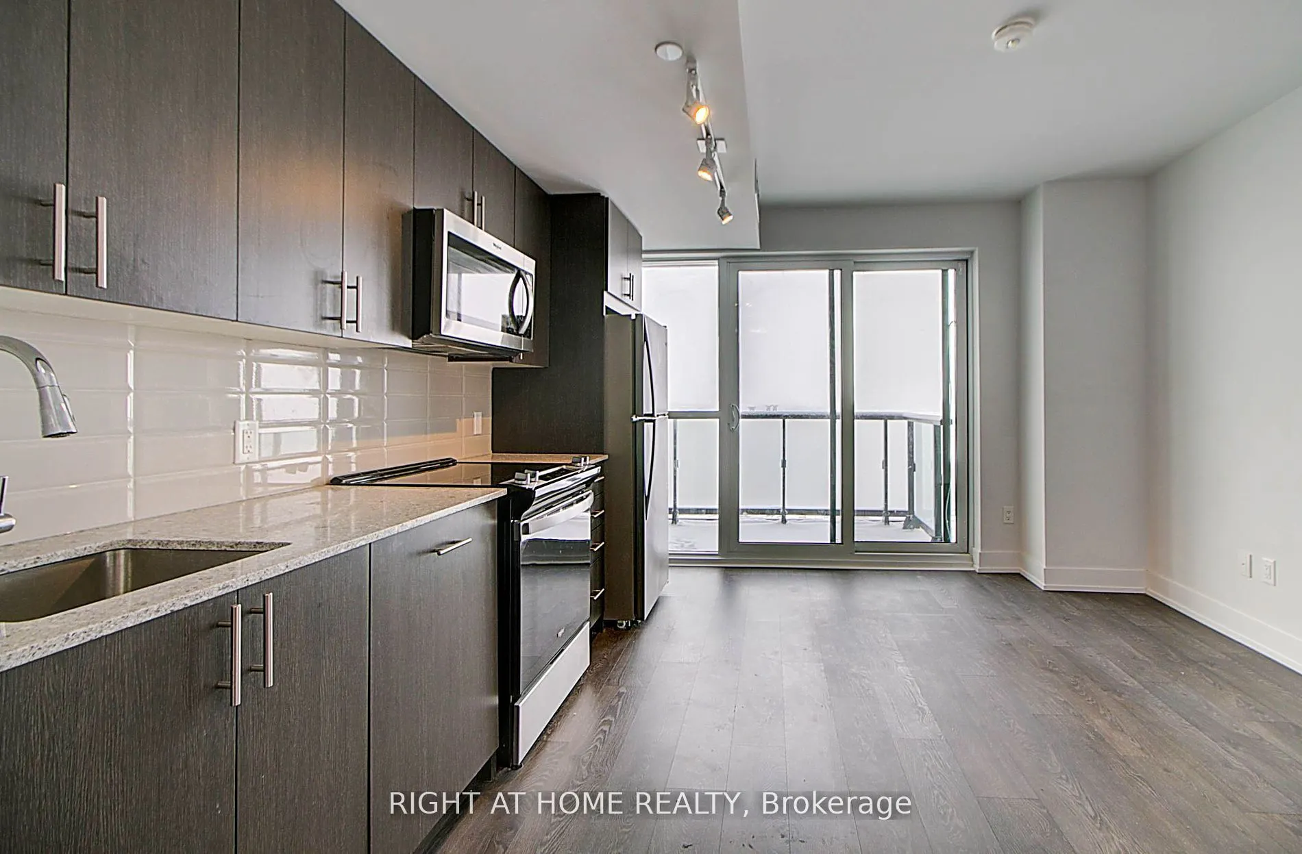 2550 Simcoe Street N, #7