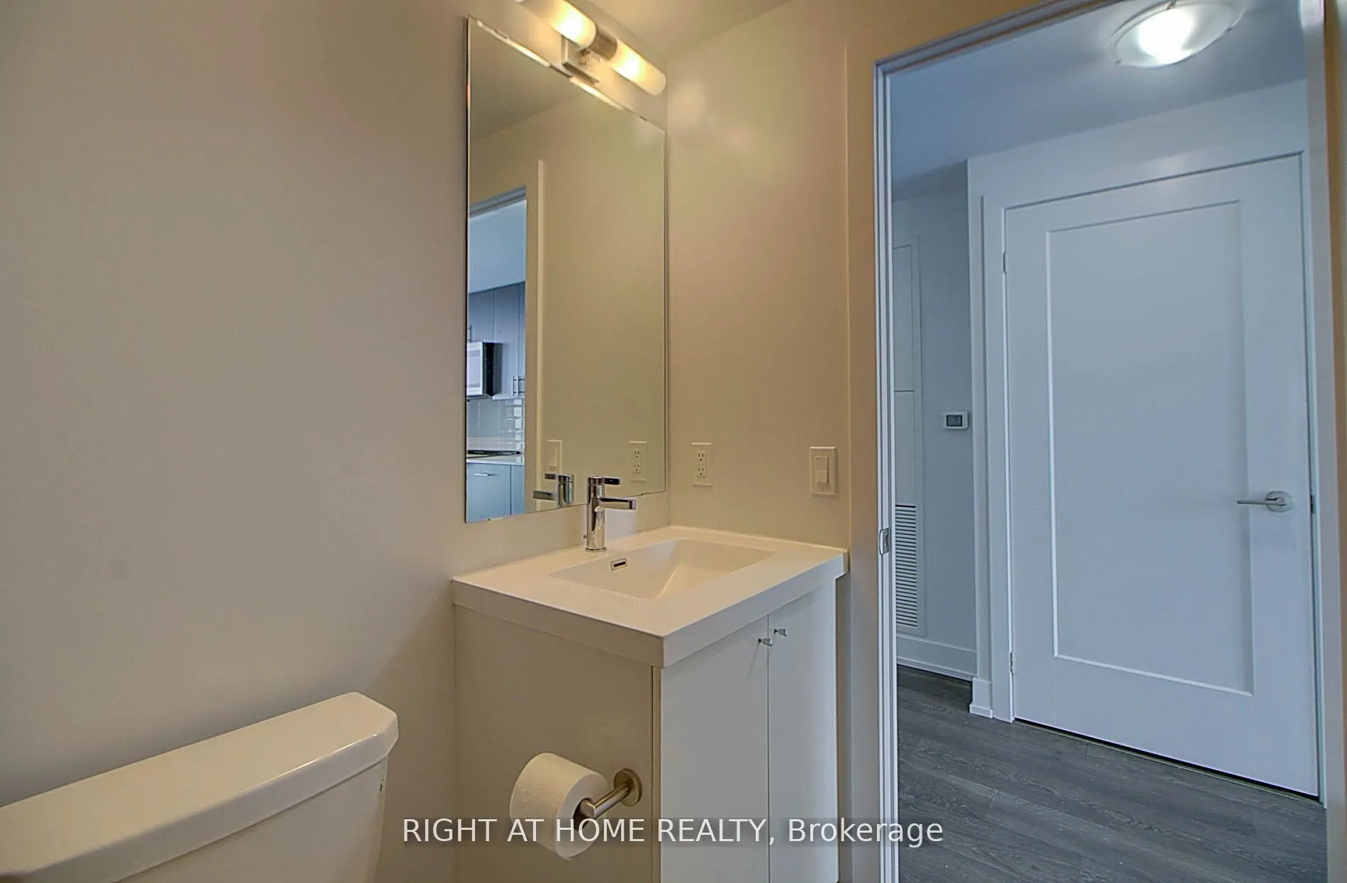 2550 Simcoe Street N, #7