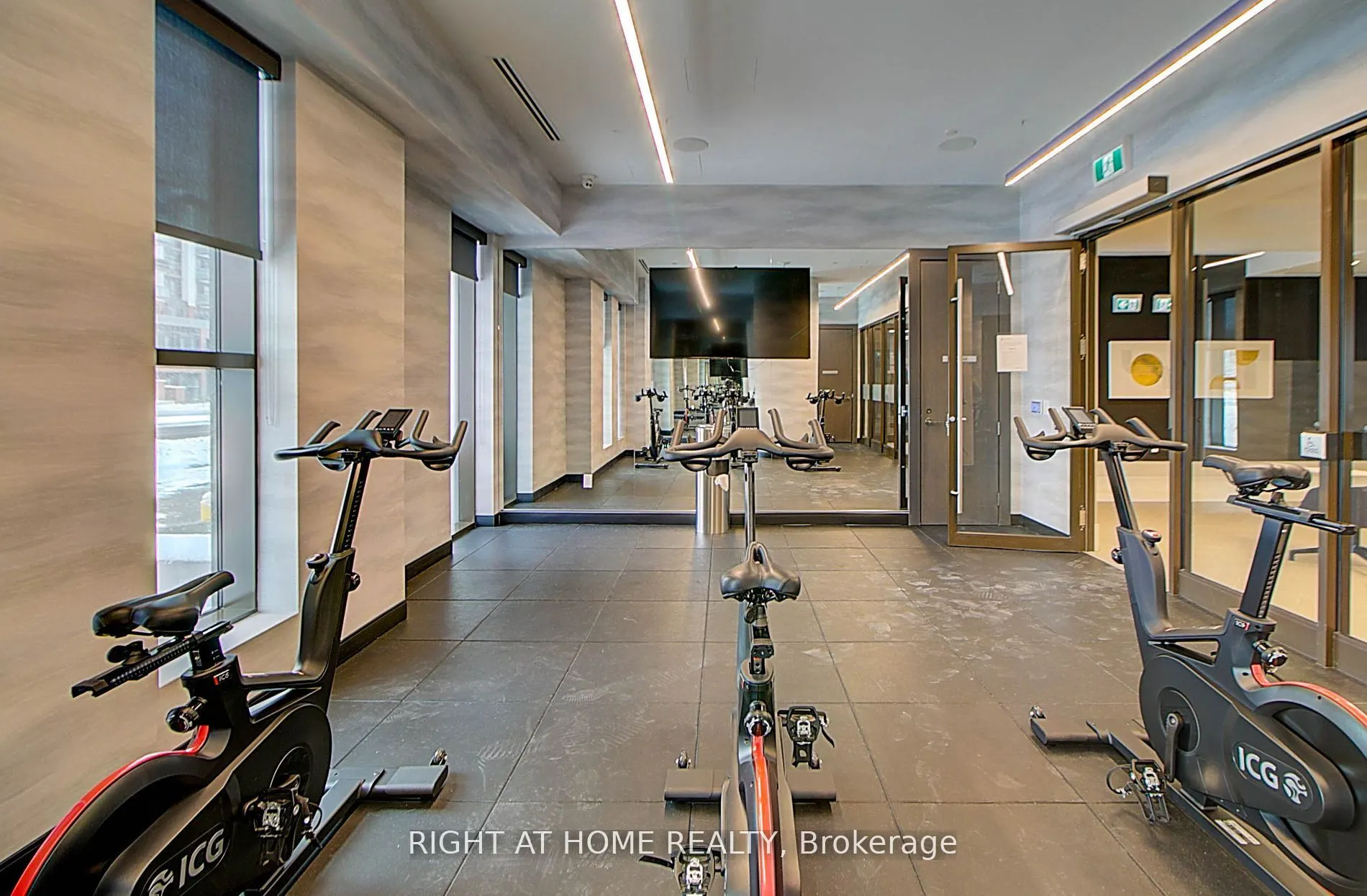 2550 Simcoe Street N, #7