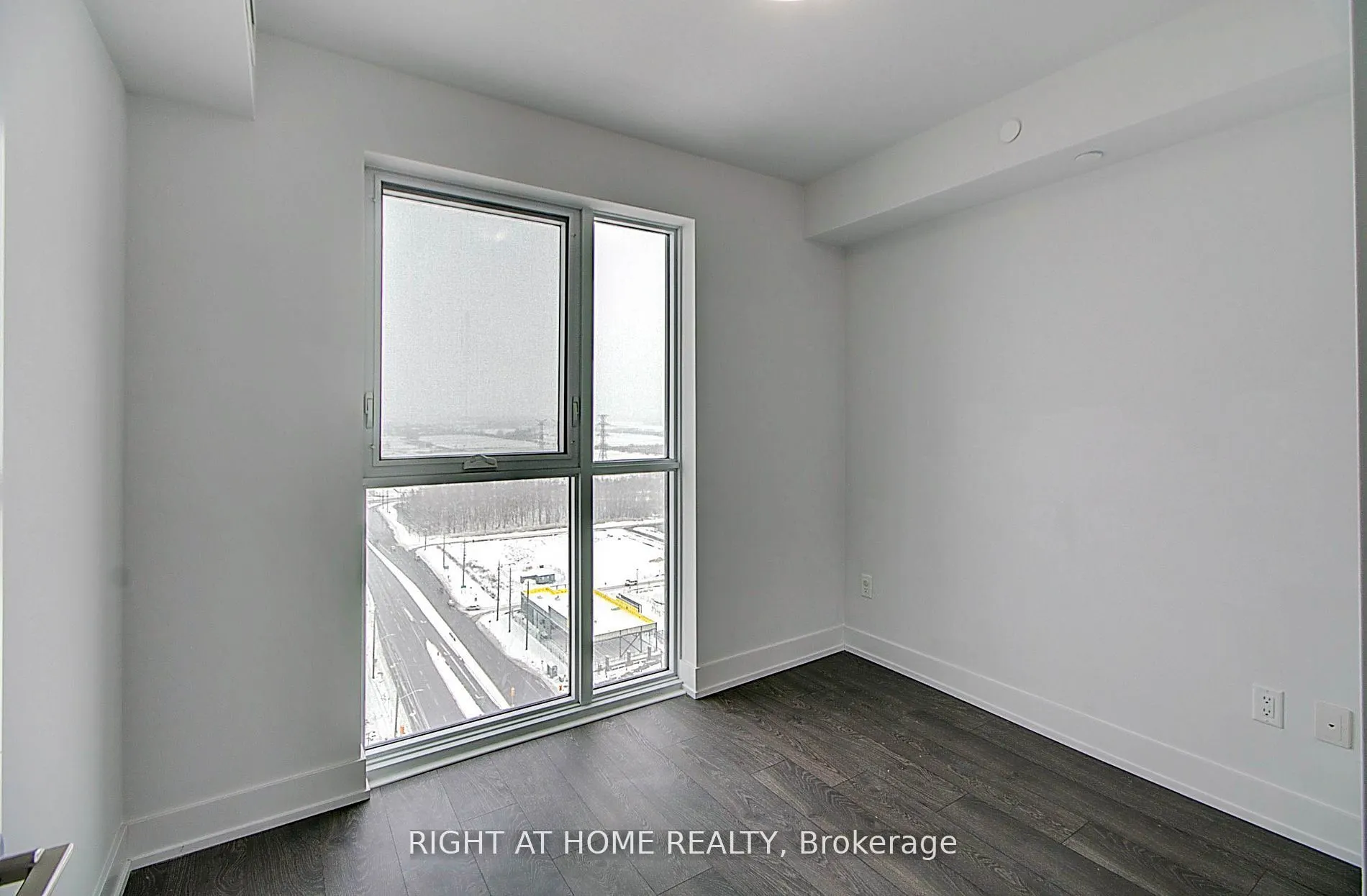 2550 Simcoe Street N, #7