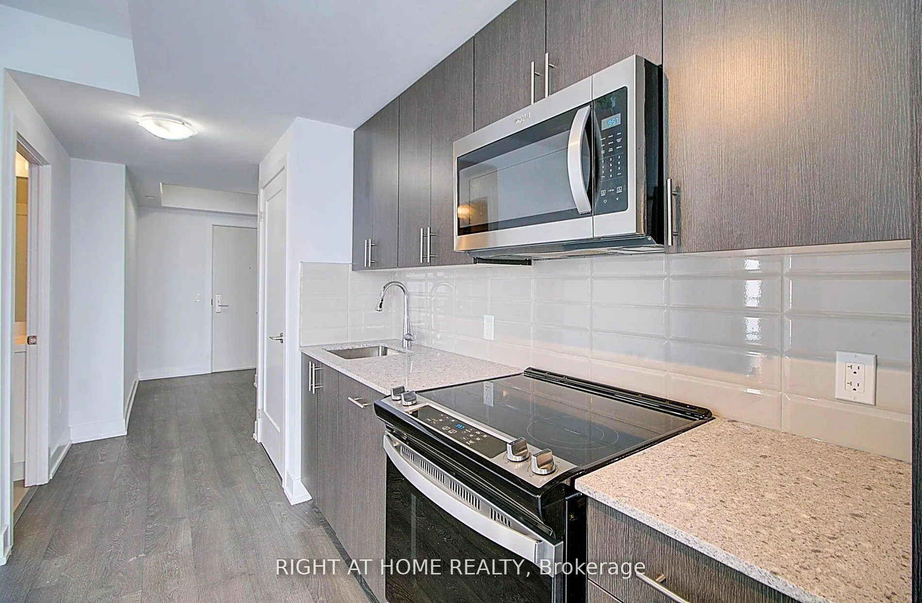 2550 Simcoe Street N, #7