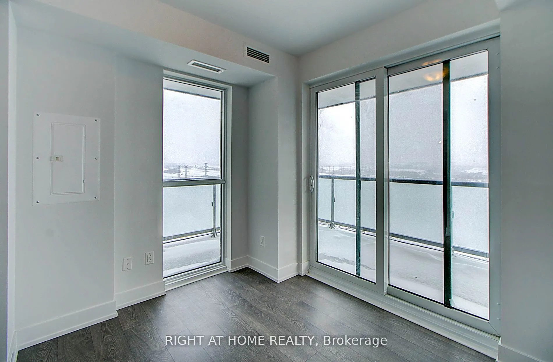 2550 Simcoe Street N, #7