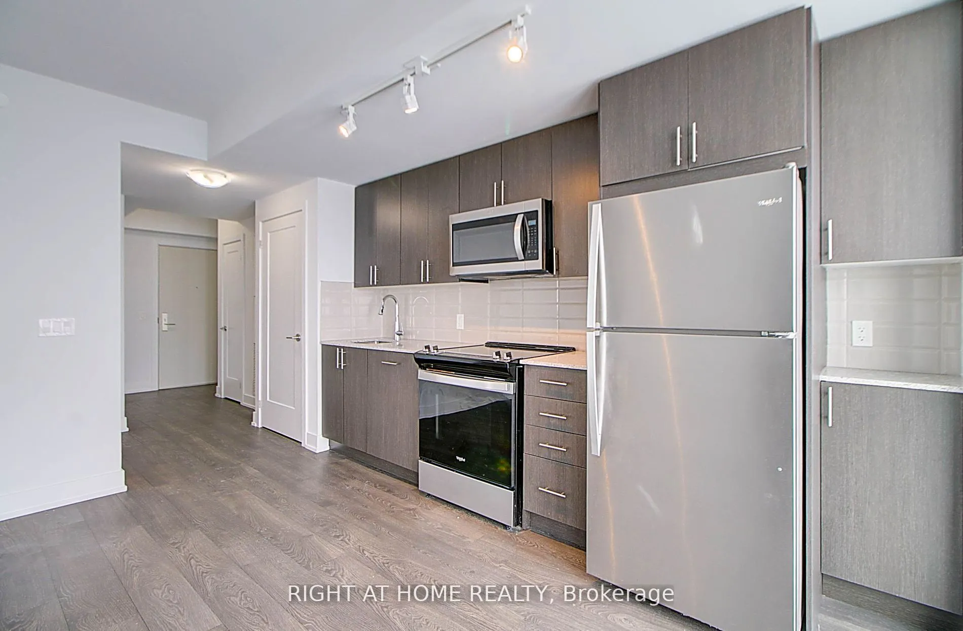 2550 Simcoe Street N, #7