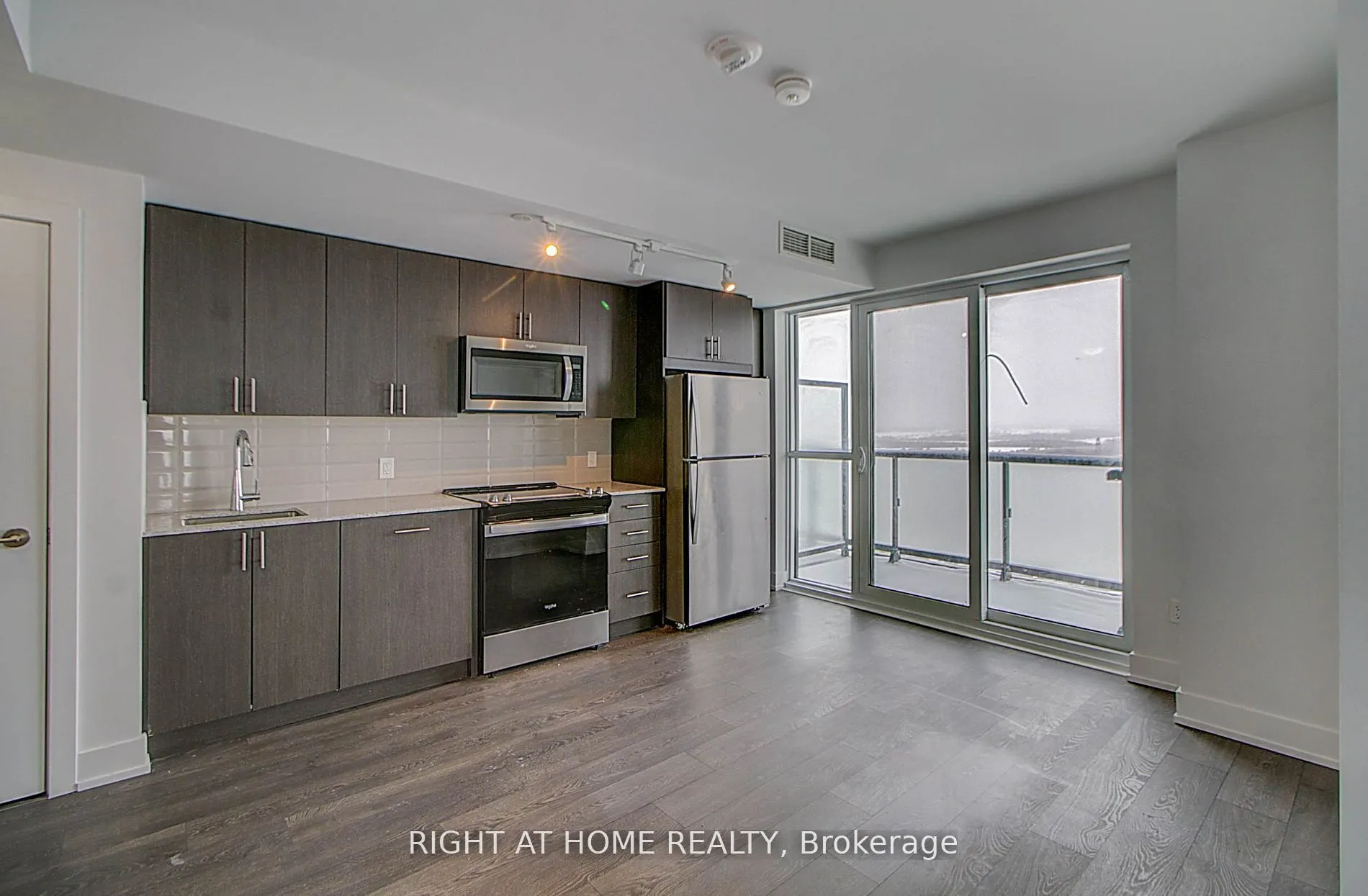 2550 Simcoe Street N, #7
