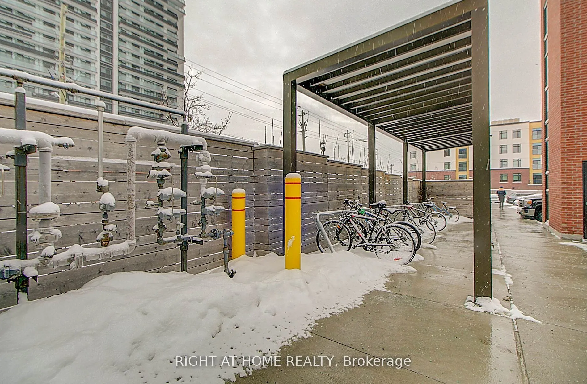 2550 Simcoe Street N, #7