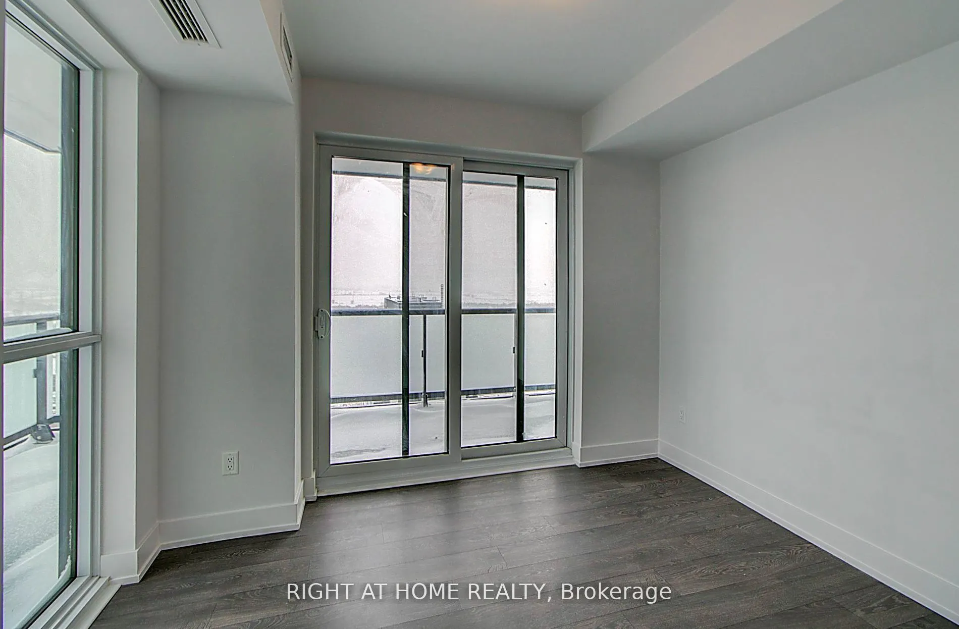 2550 Simcoe Street N, #7