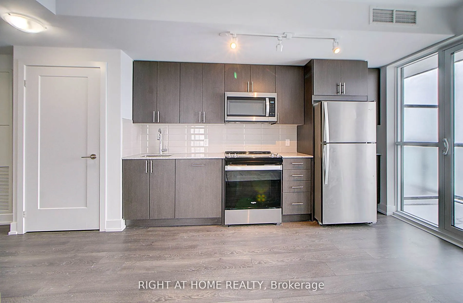 2550 Simcoe Street N, #7
