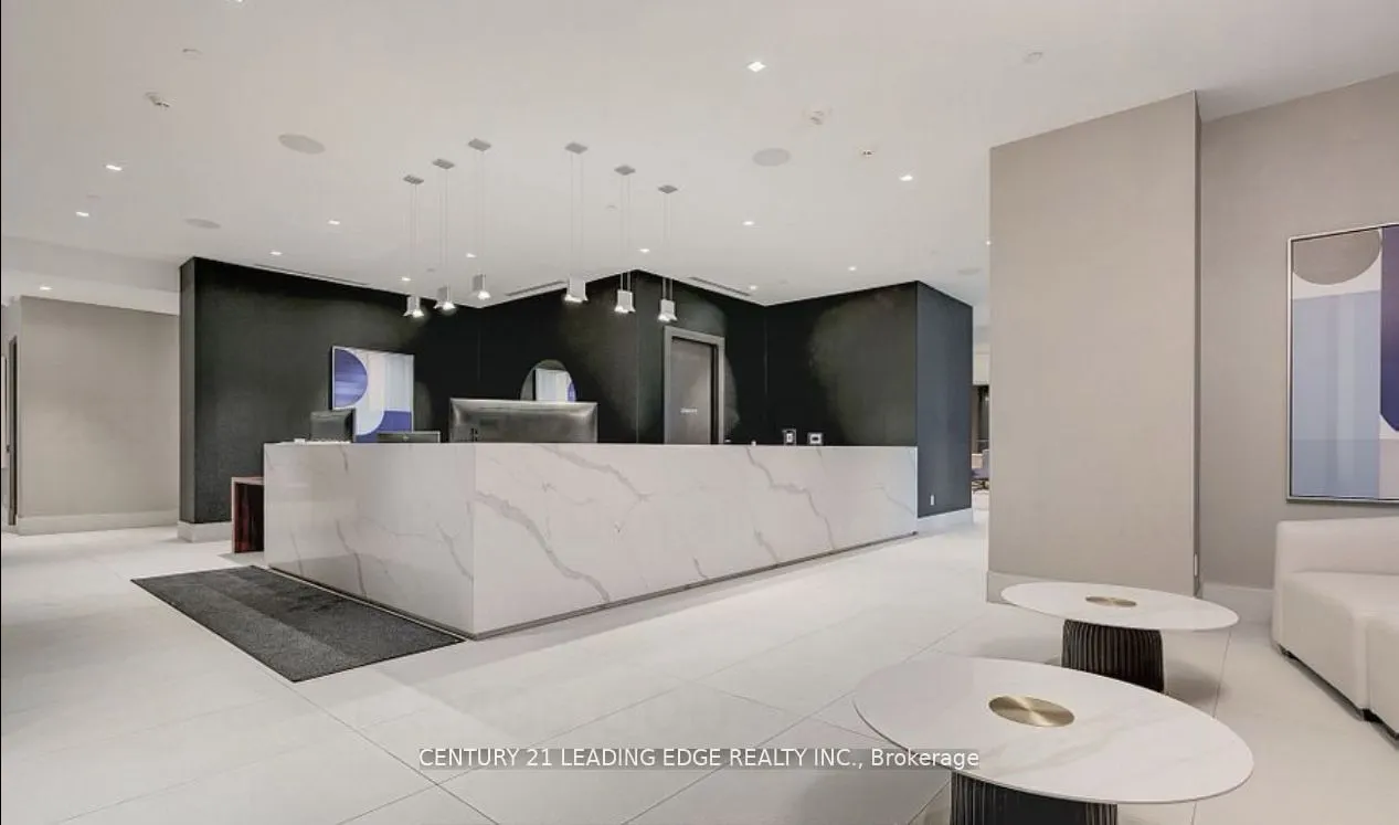 2550 Simcoe Street N, #320