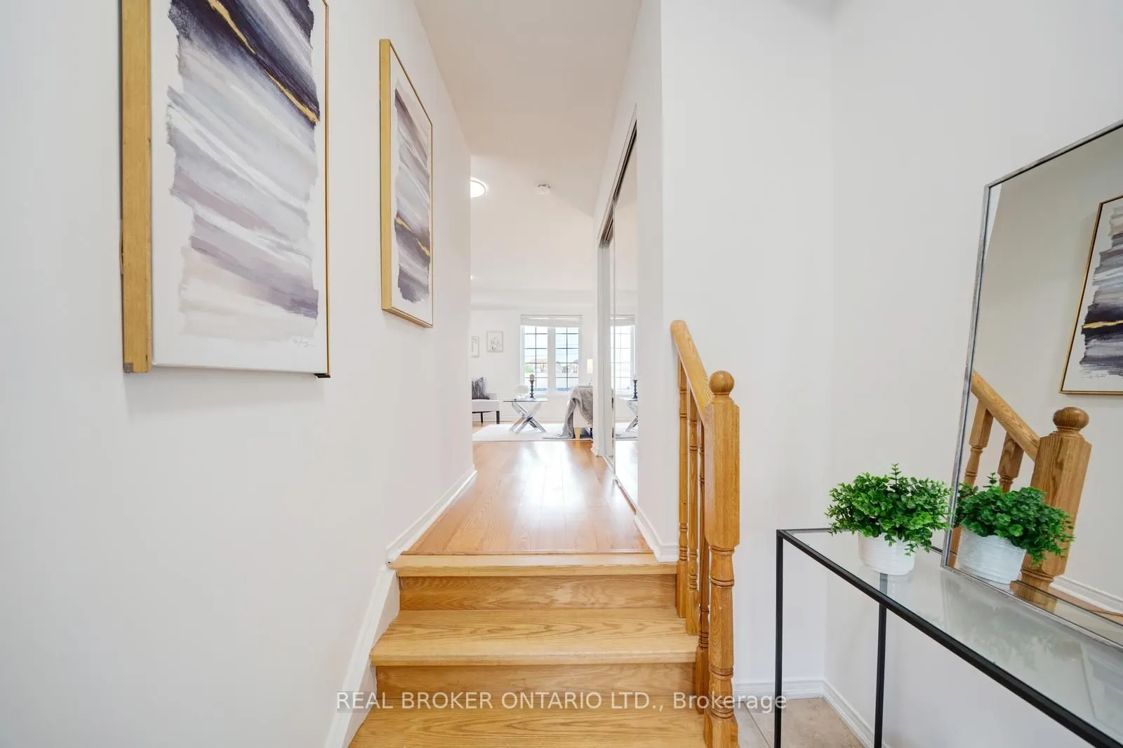 505 Rossland Road E