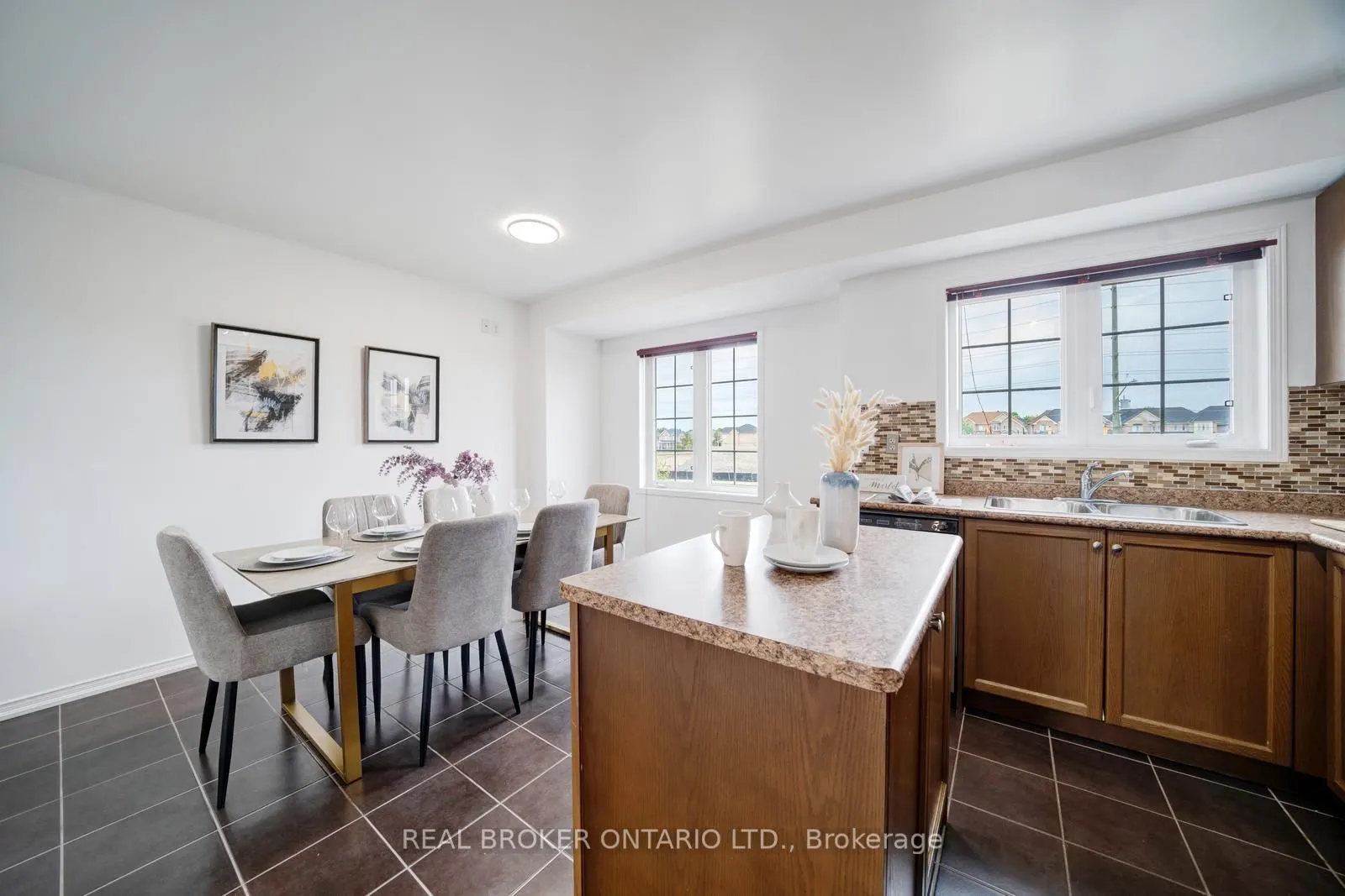 505 Rossland Road E