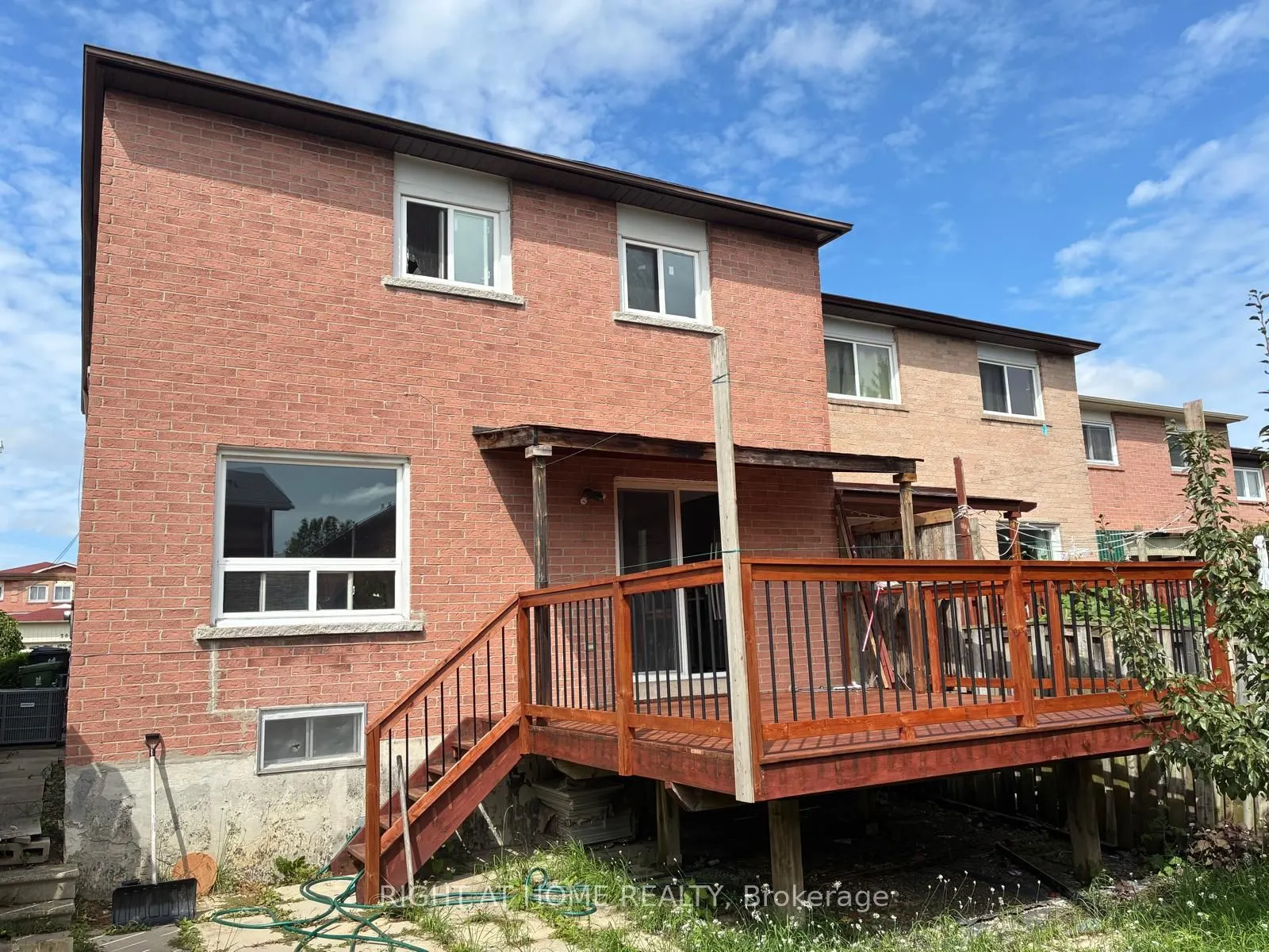 29 Roxanne Crescent, #Main&2nd Floor