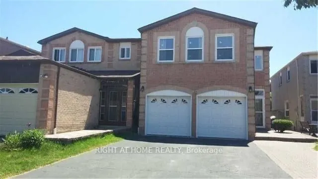 29 Roxanne Crescent, #Main&2nd Floor