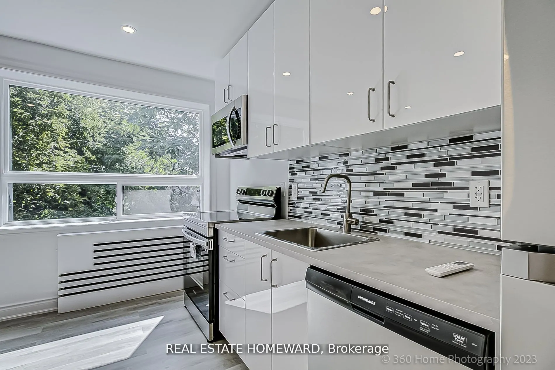 419 Woodbine Avenue, #8