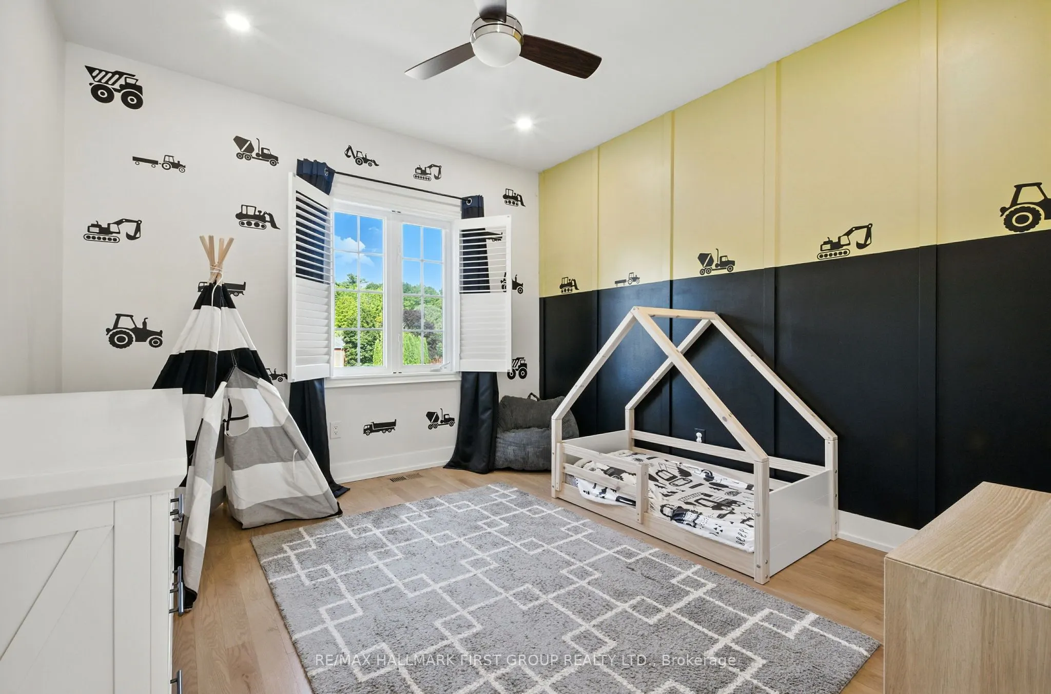 2318 Canterbury Crescent