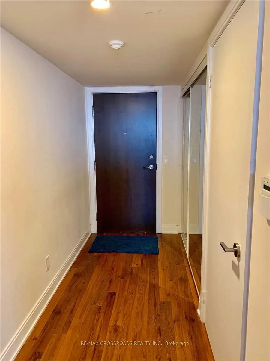 135 Village Green Square, #3115