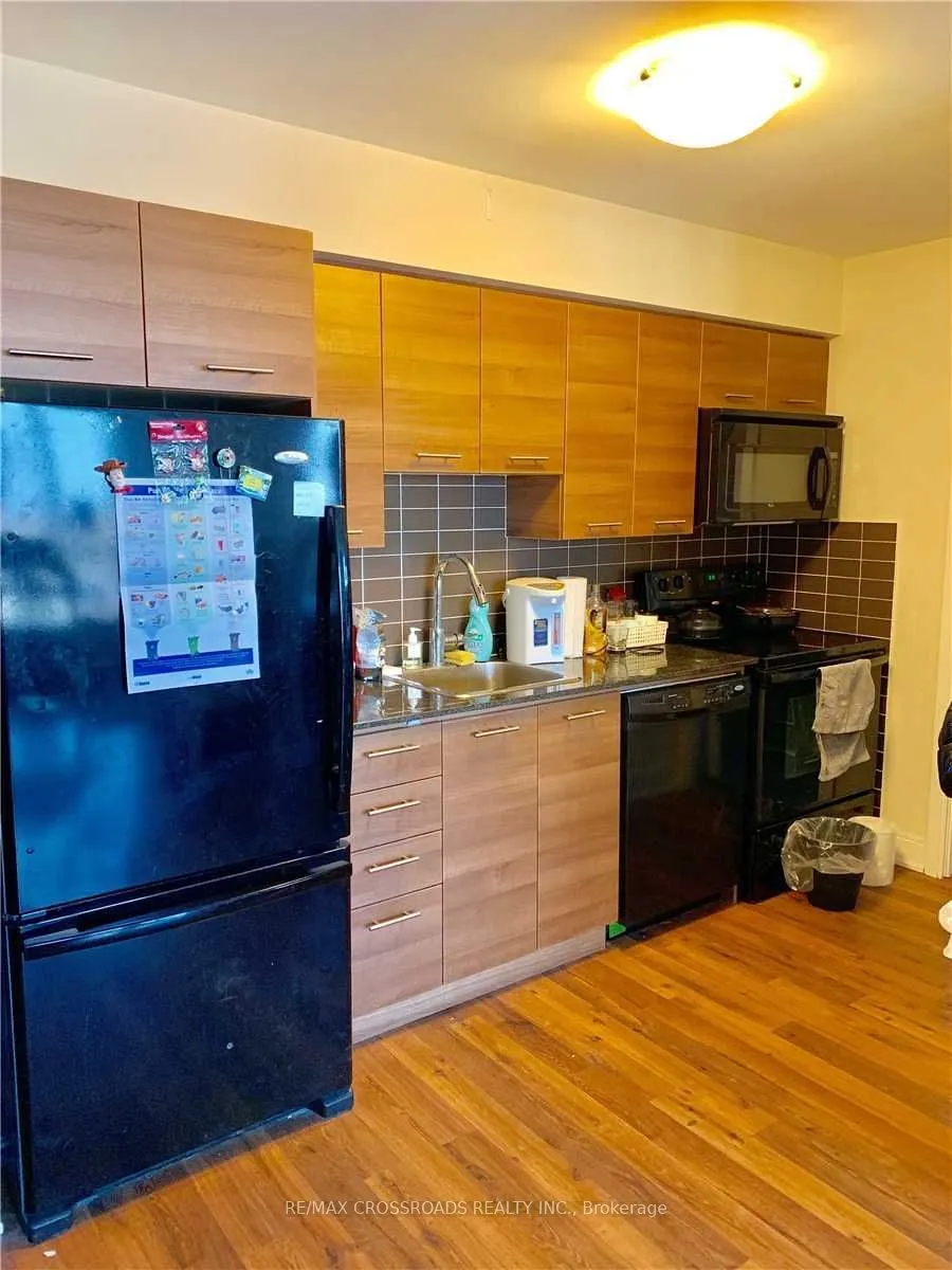 135 Village Green Square, #3115