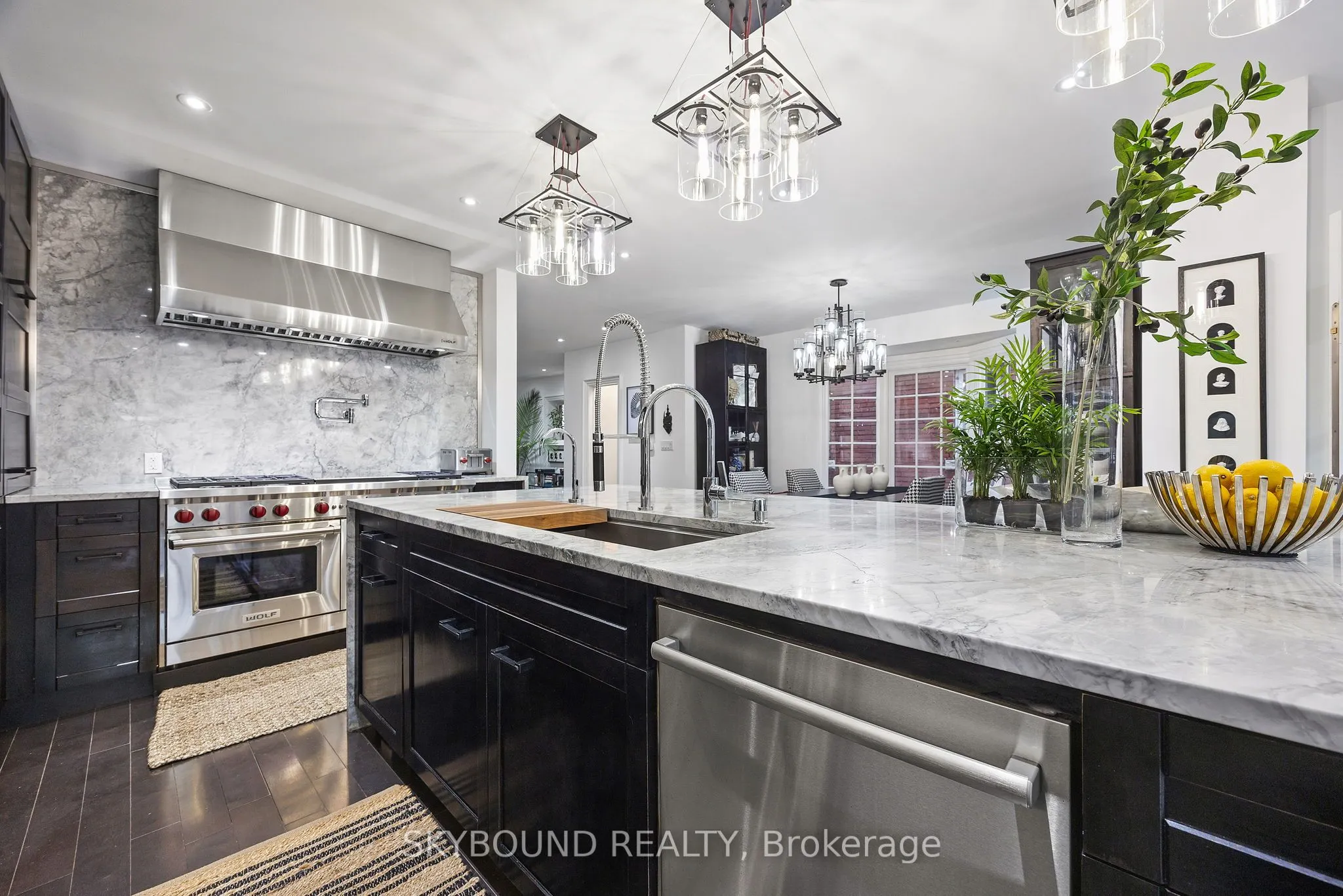 20 Fairview Boulevard