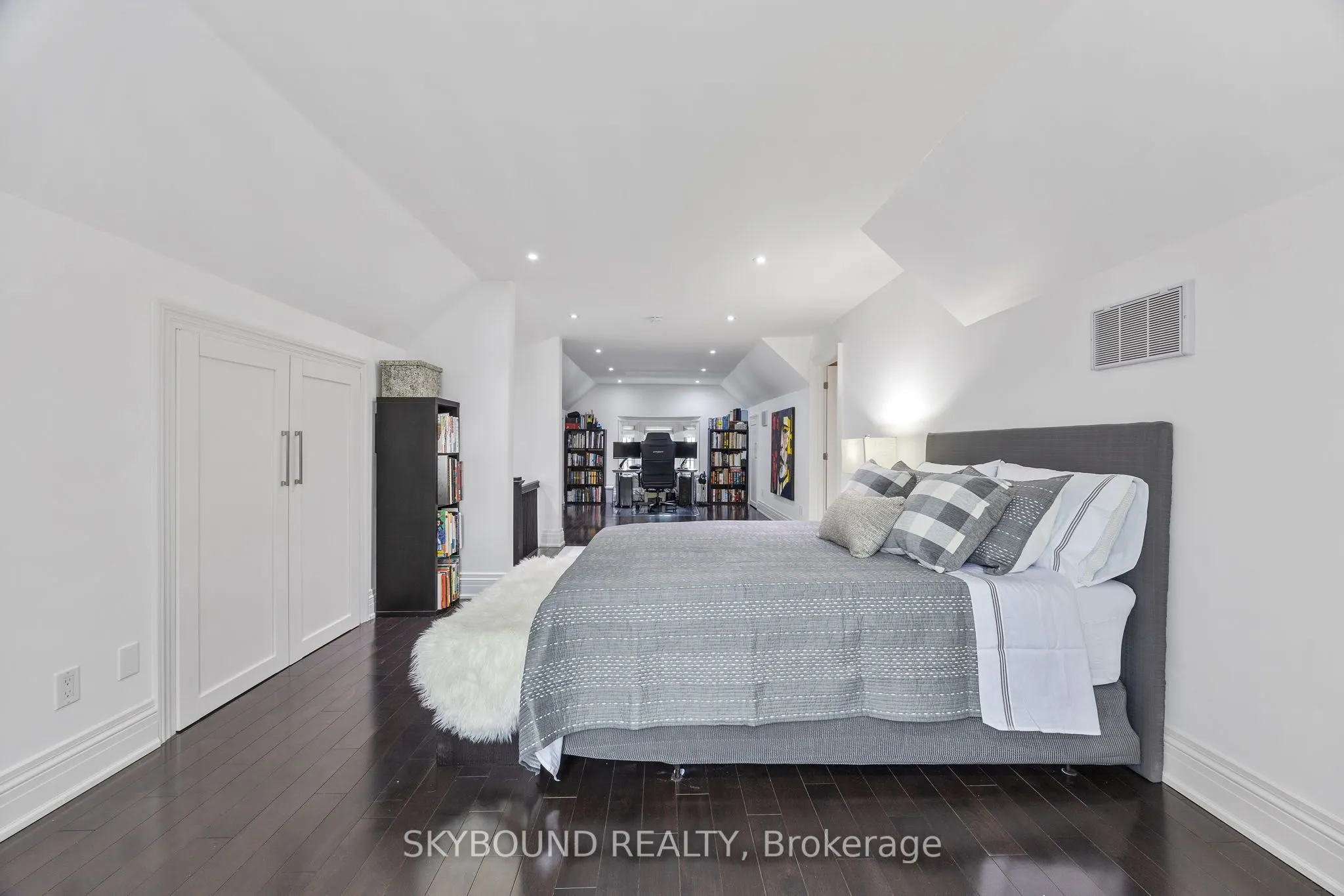 20 Fairview Boulevard