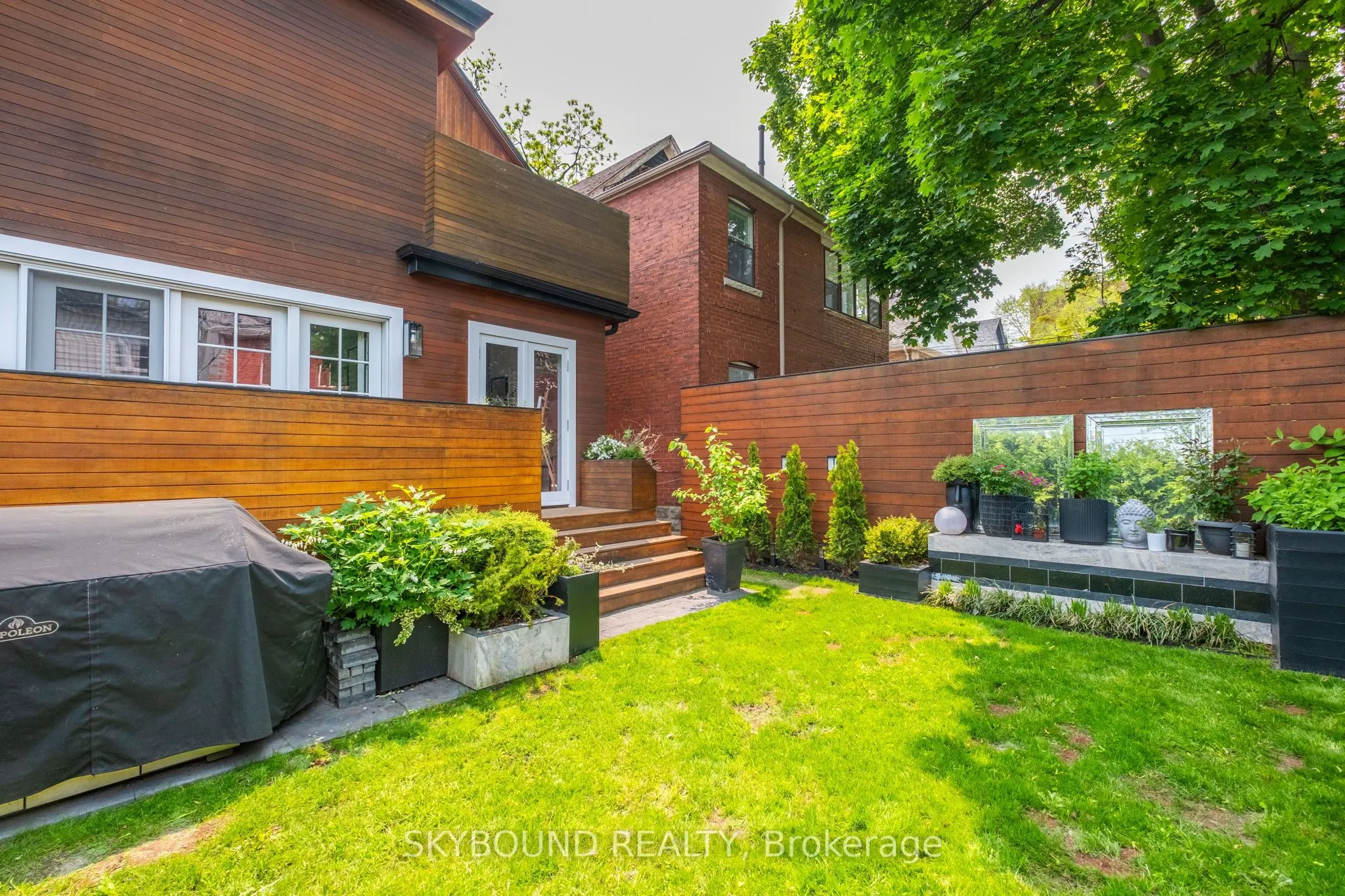 20 Fairview Boulevard