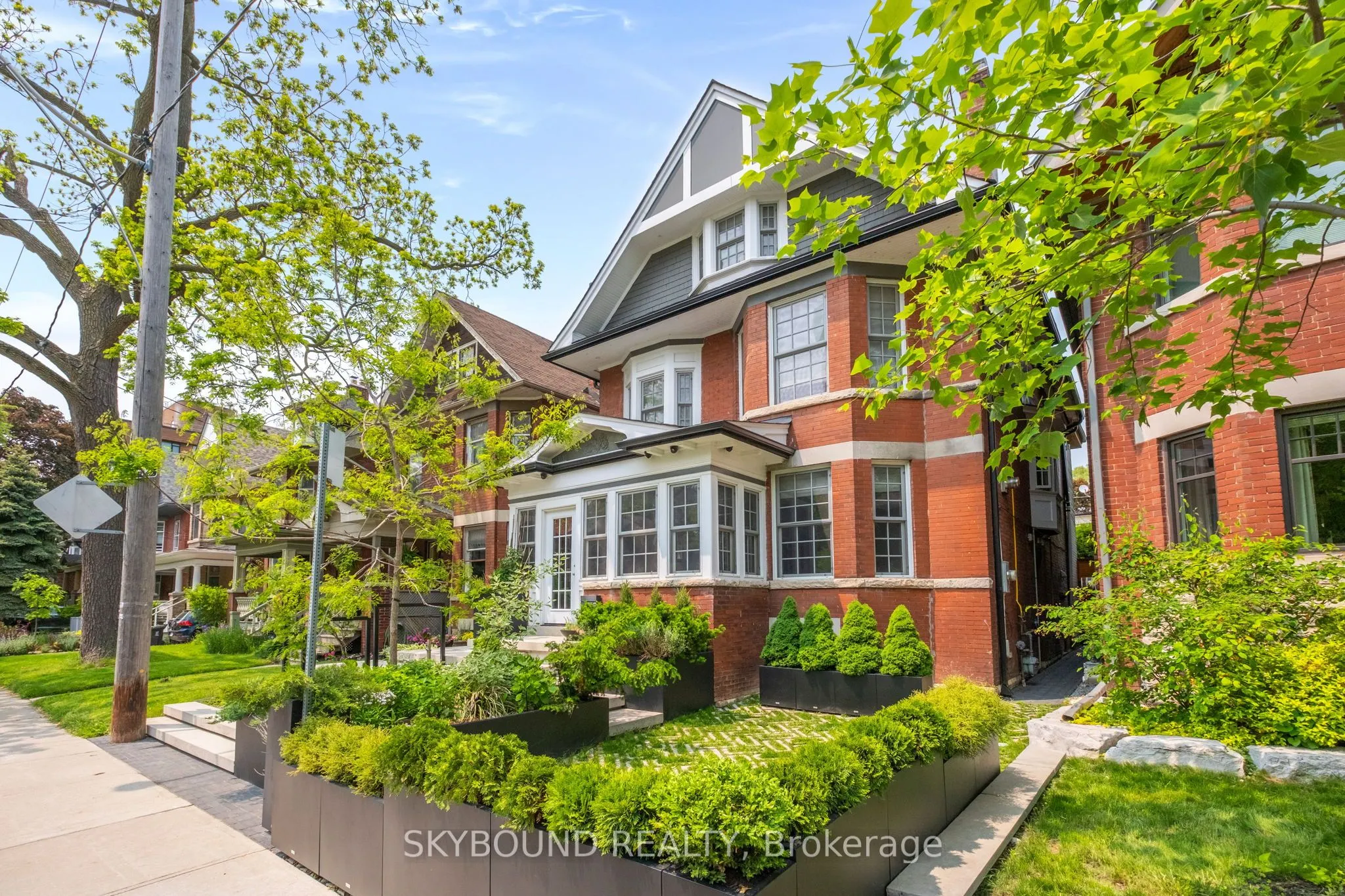 20 Fairview Boulevard