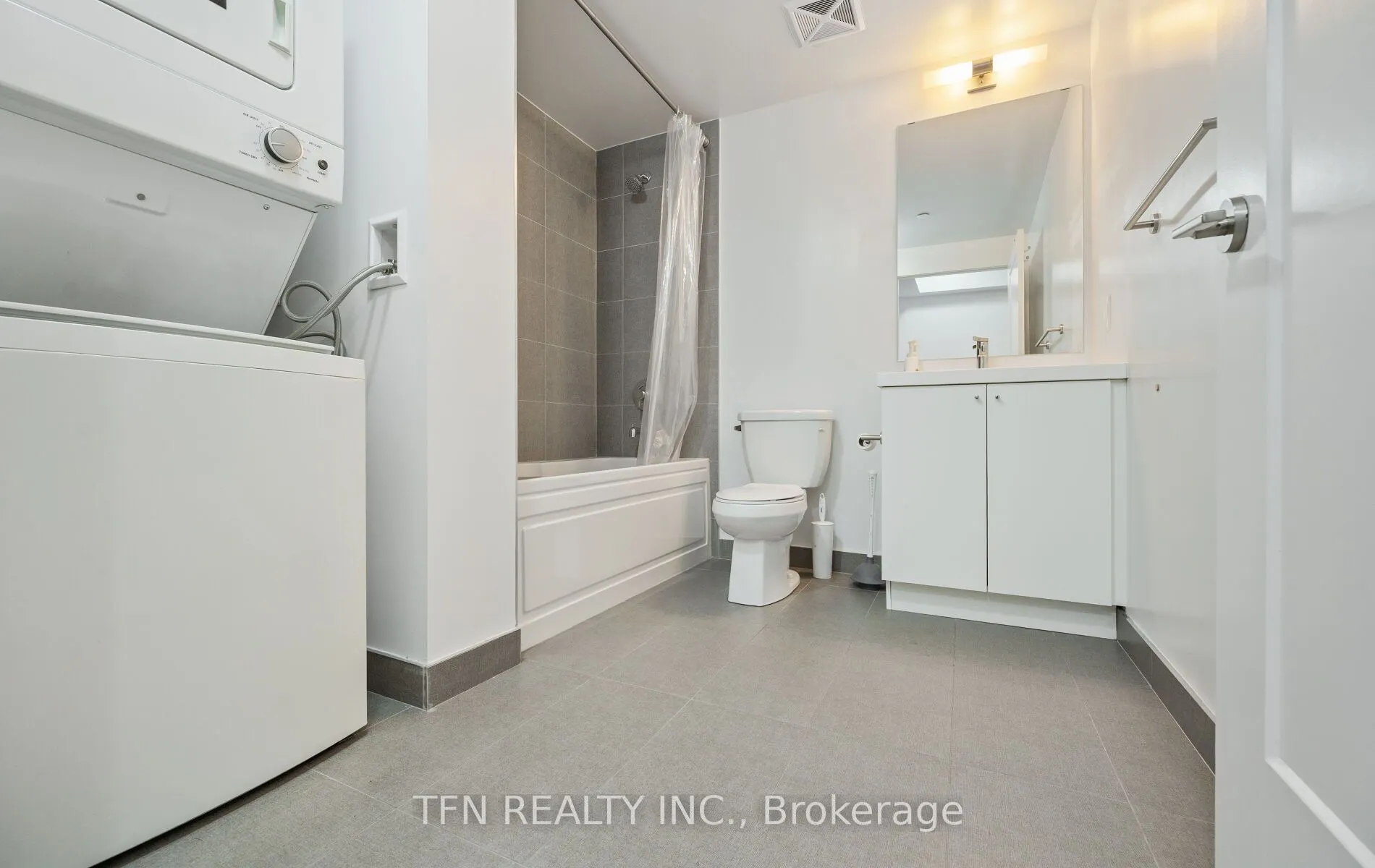 2550 Simcoe Street N, #219
