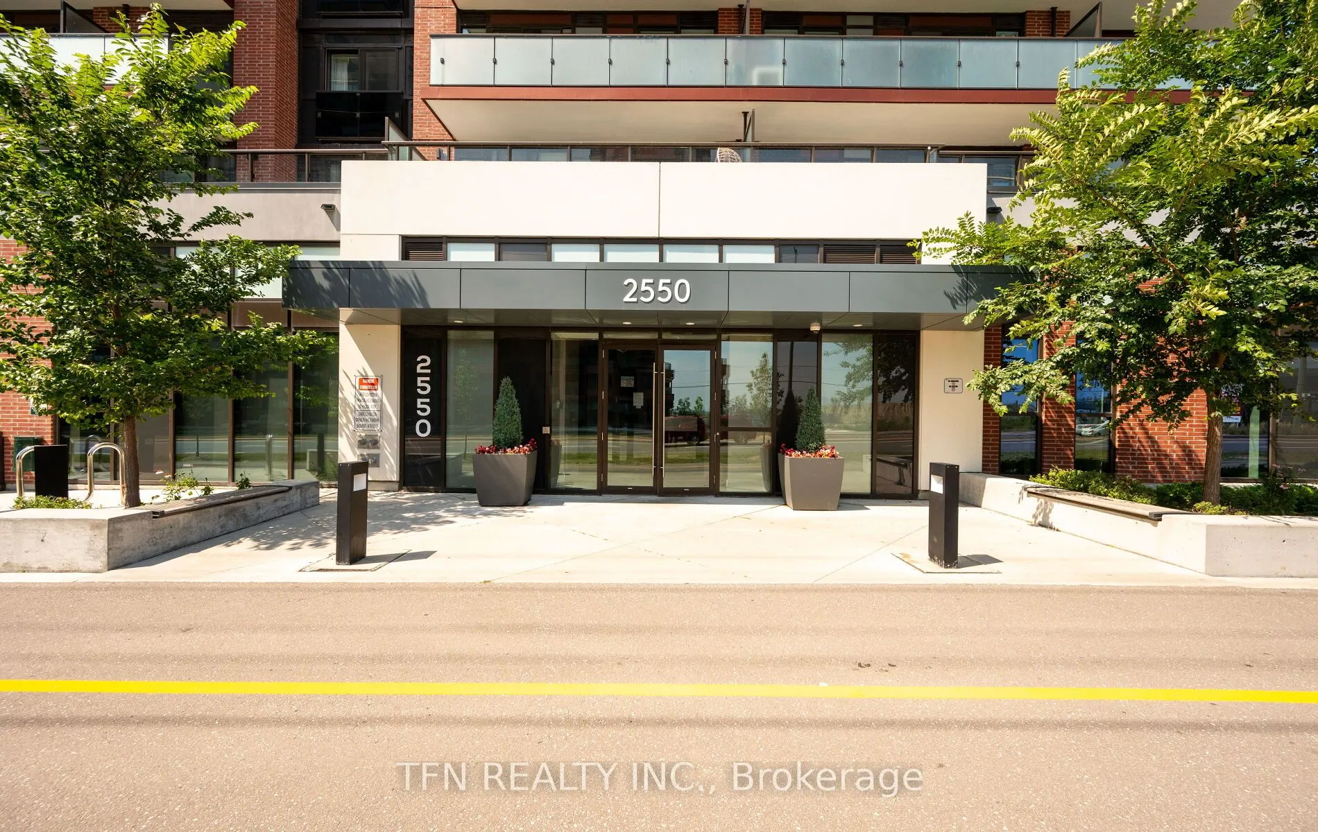 2550 Simcoe Street N, #219