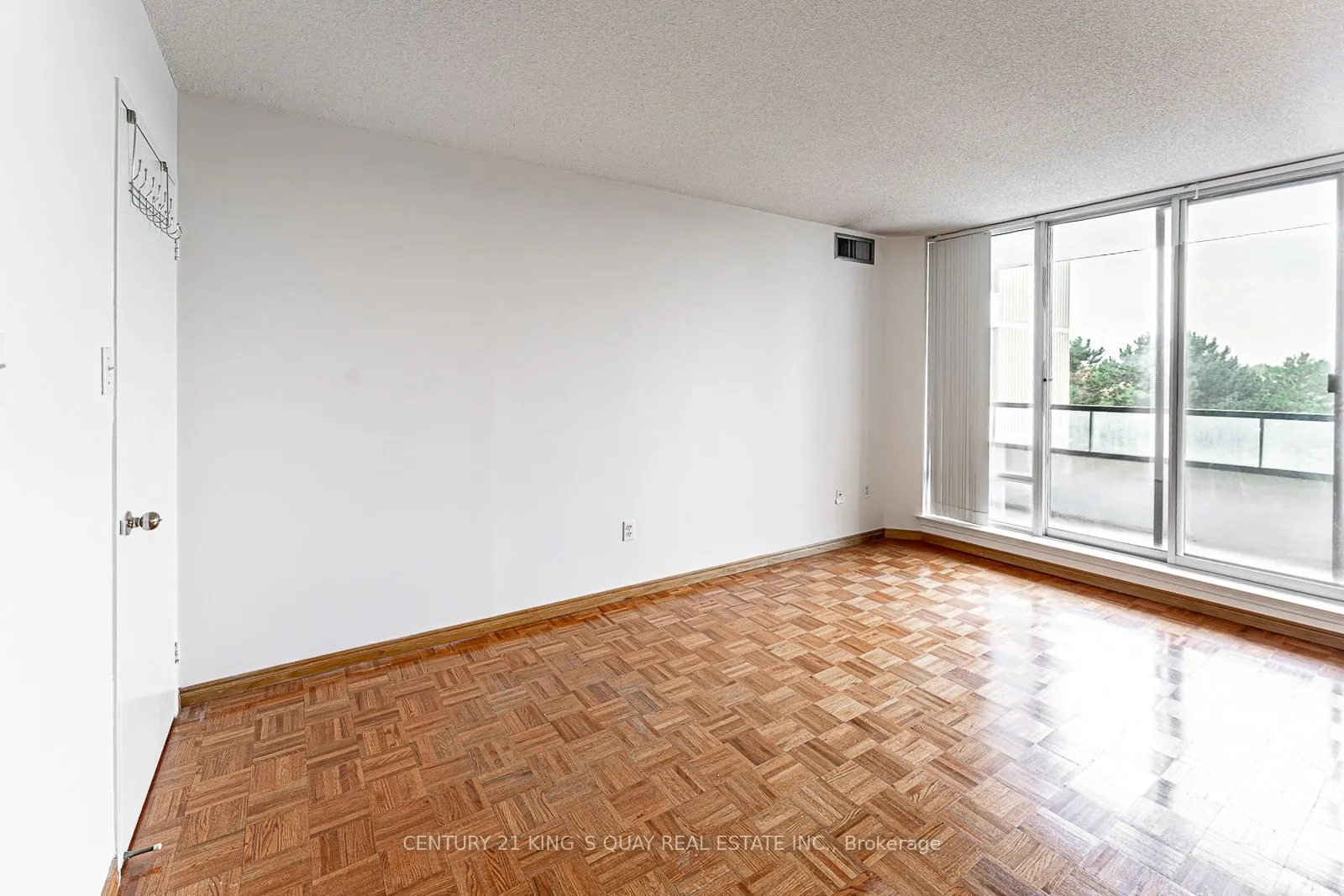350 Alton Towers Circle, #401