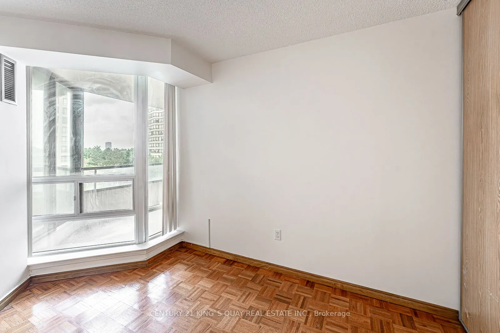 350 Alton Towers Circle, #401