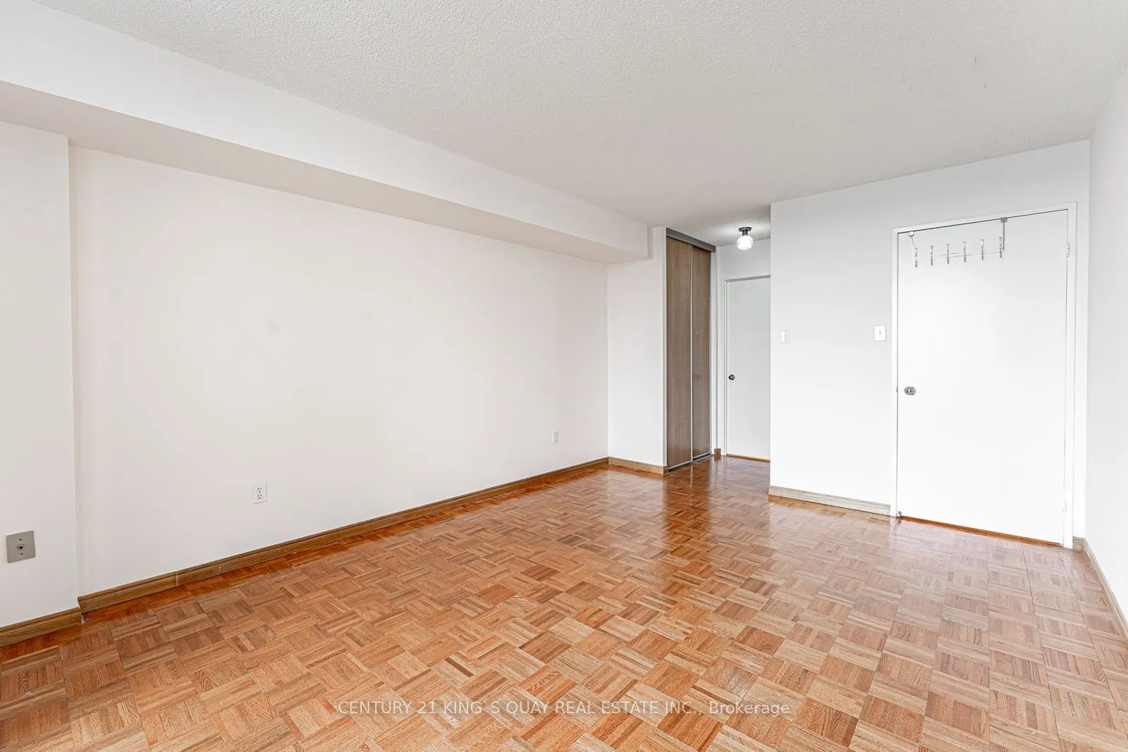 350 Alton Towers Circle, #401