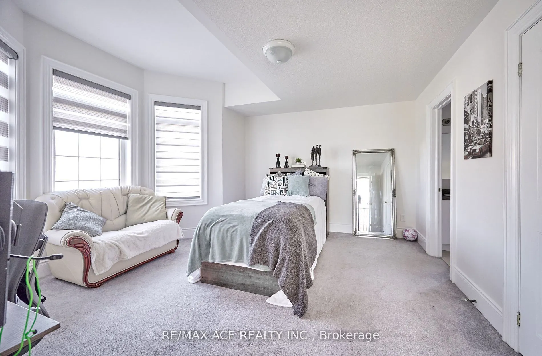 1912 Castlepoint Drive