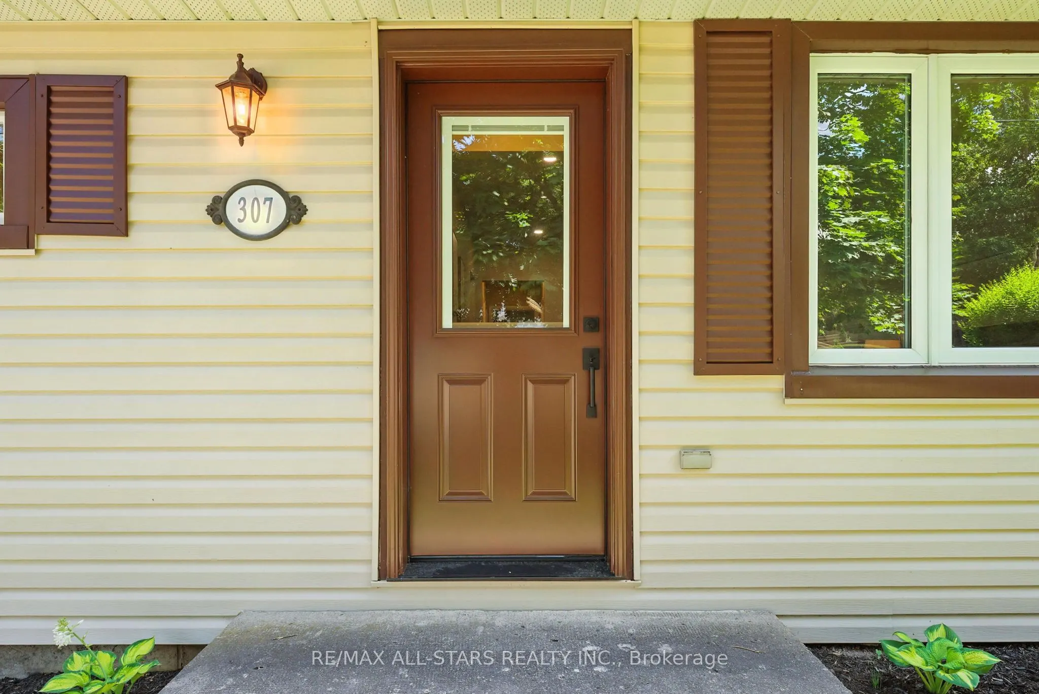 307 Cochrane Street
