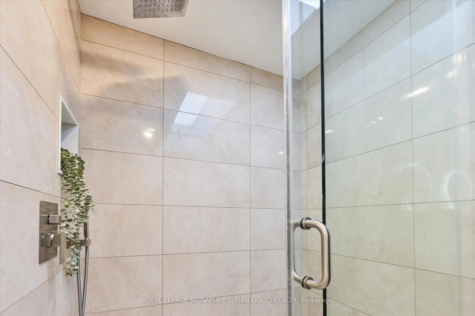 156 Linsmore Crescent