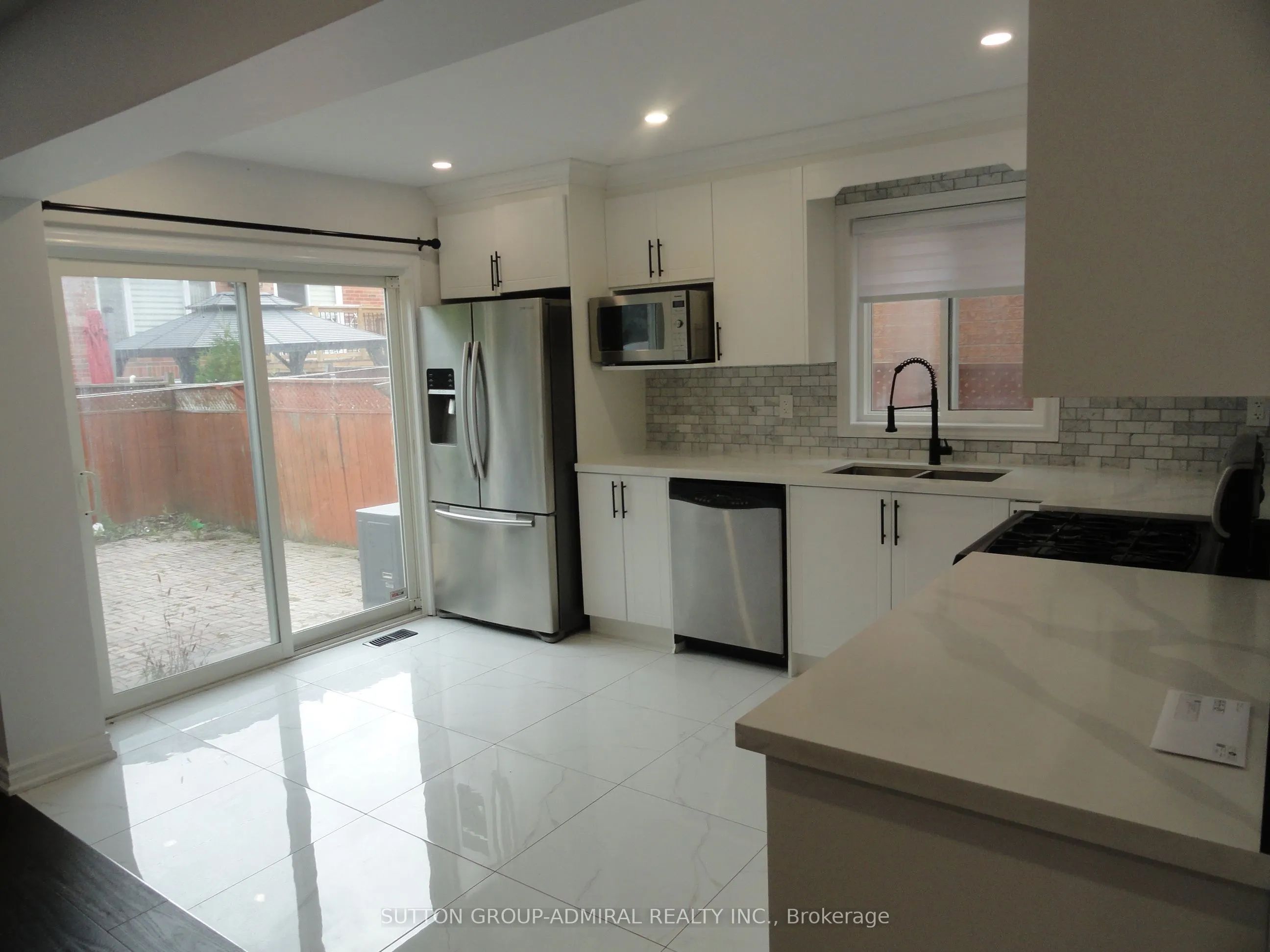 81 Trumpeter Street
