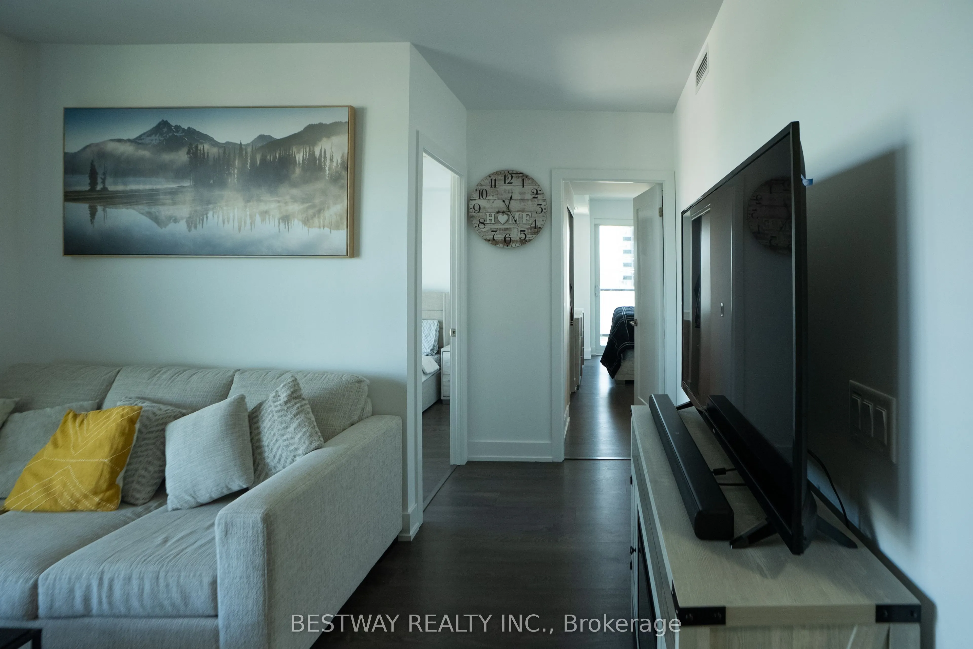 2550 Simcoe Street, #607