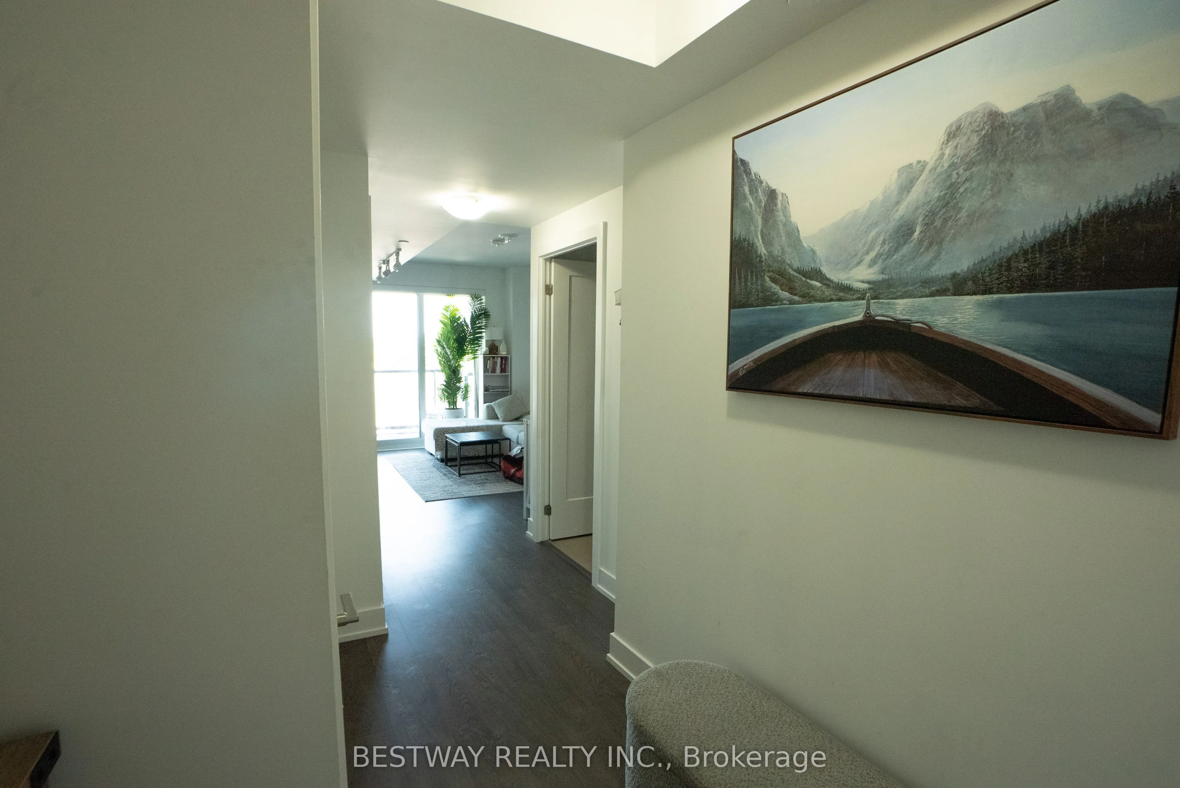 2550 Simcoe Street, #607