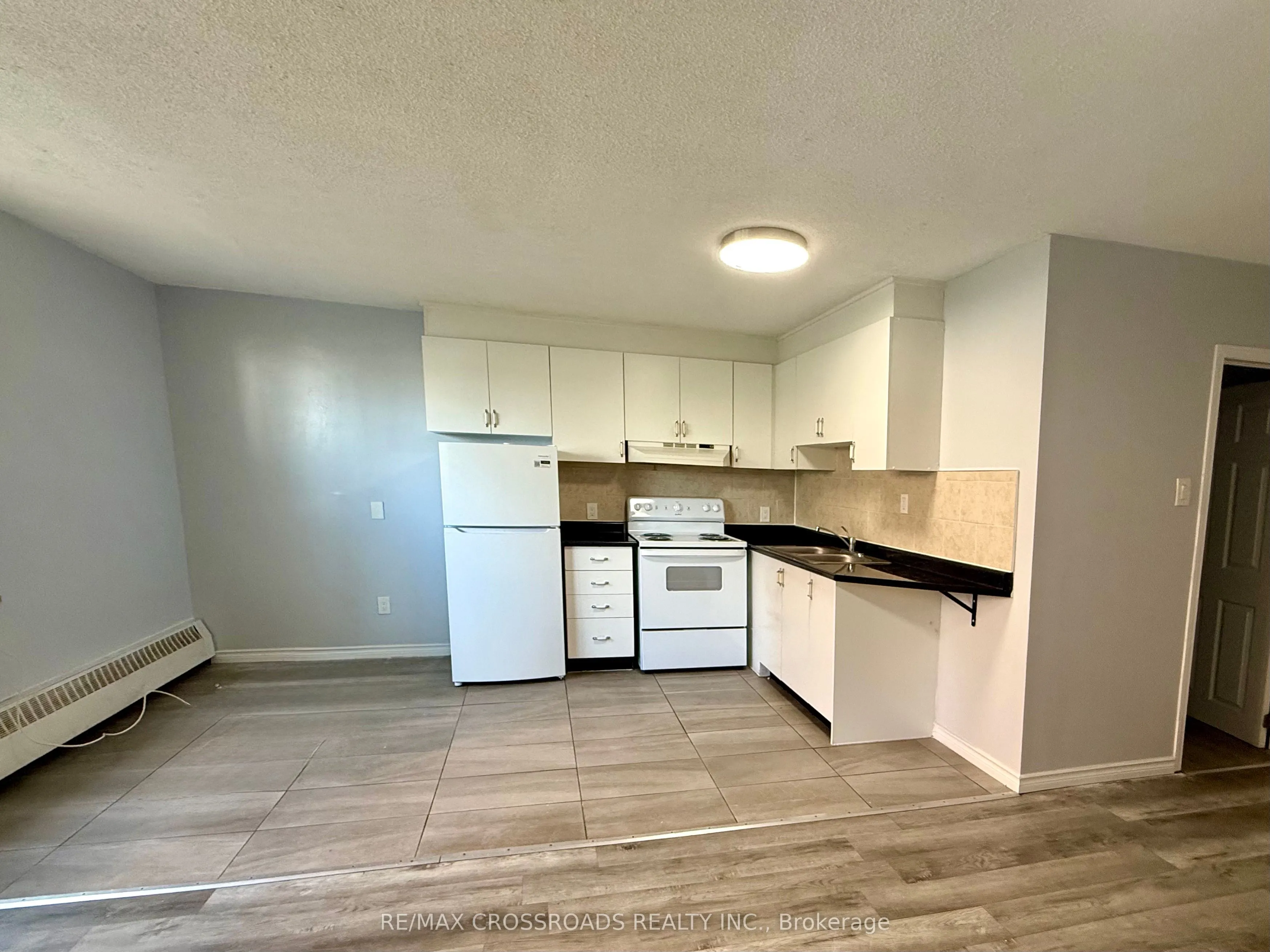 1181 Ellesmere Road, #100