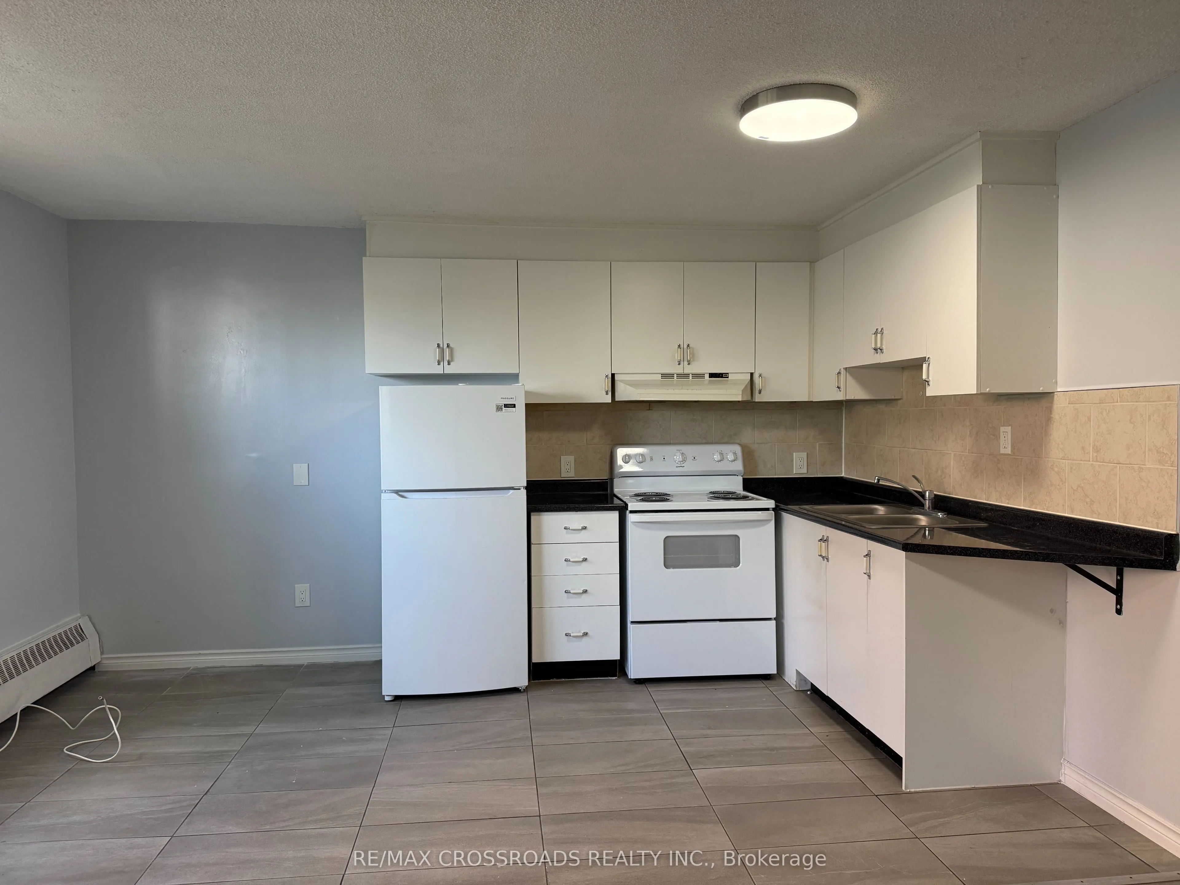 1181 Ellesmere Road, #100