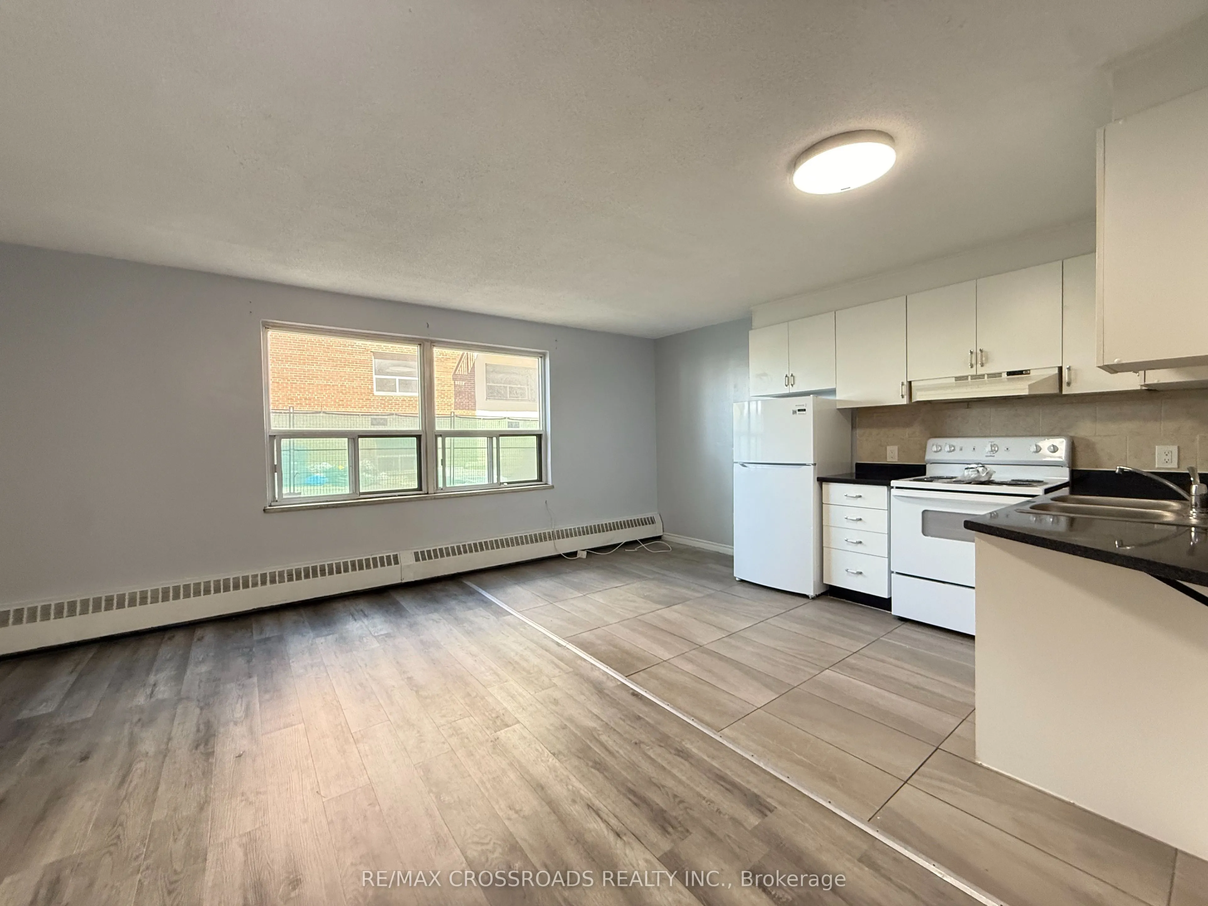1181 Ellesmere Road, #100