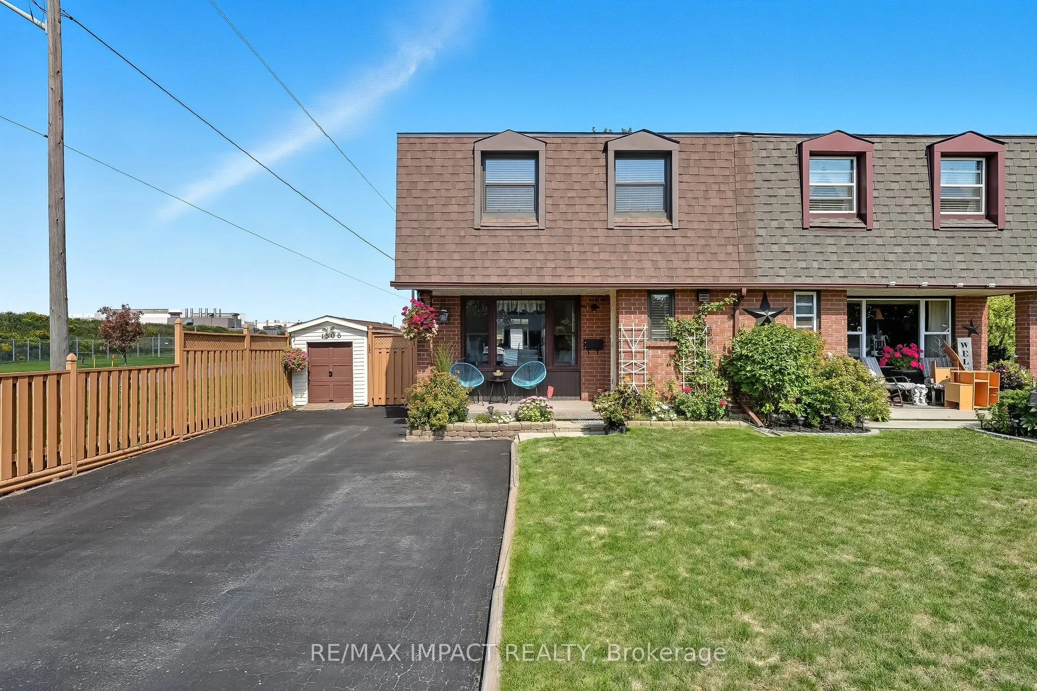 1506 Fenelon Crescent