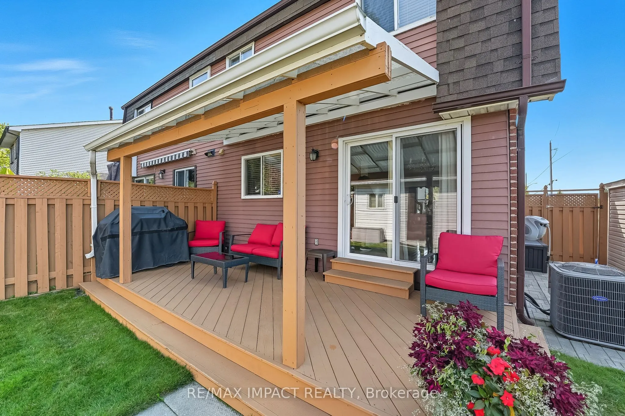 1506 Fenelon Crescent