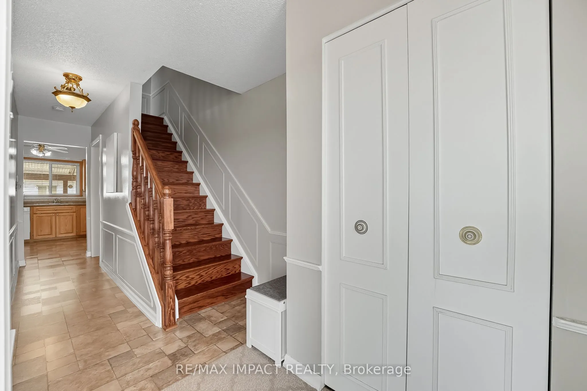 1506 Fenelon Crescent