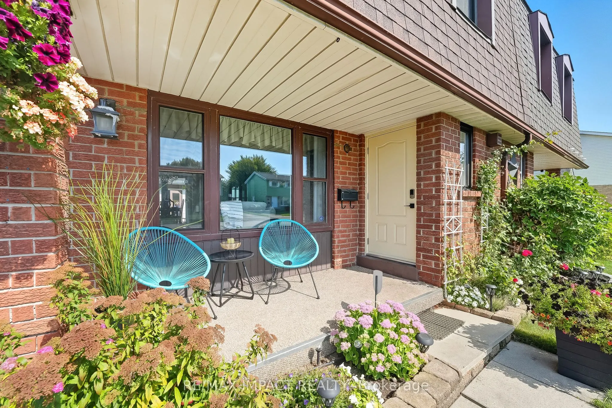 1506 Fenelon Crescent