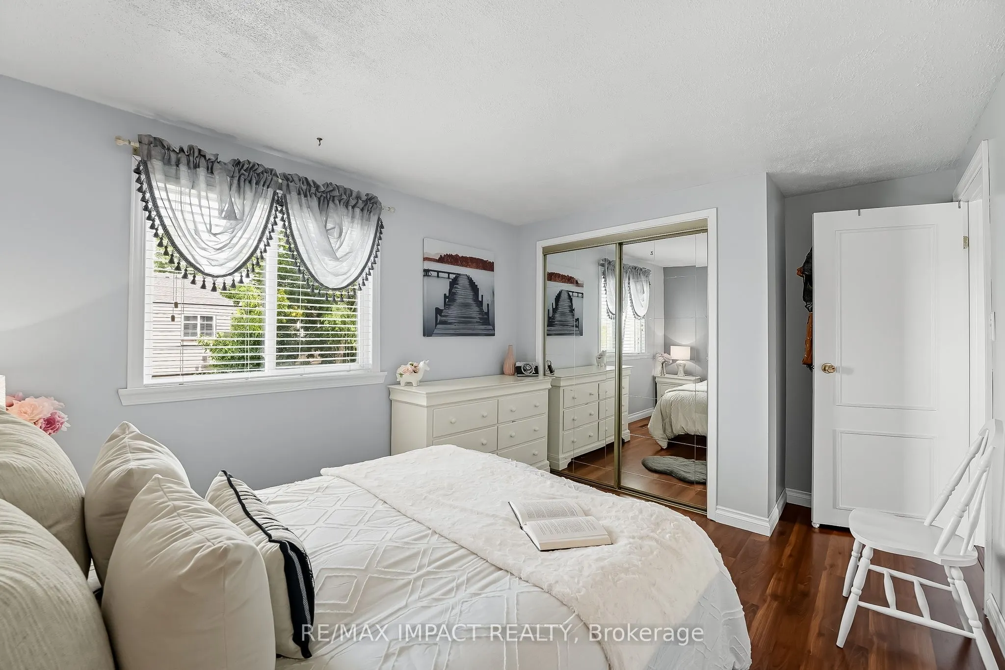 1506 Fenelon Crescent