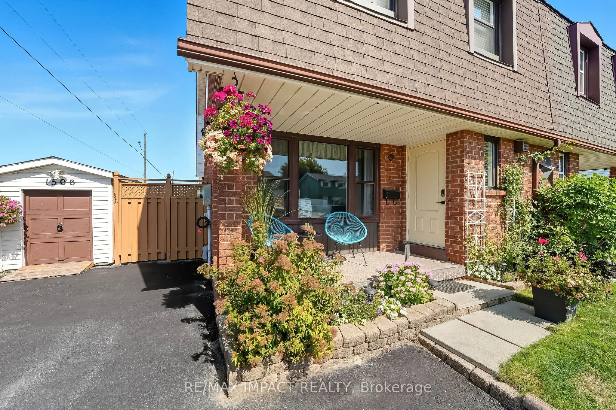 1506 Fenelon Crescent