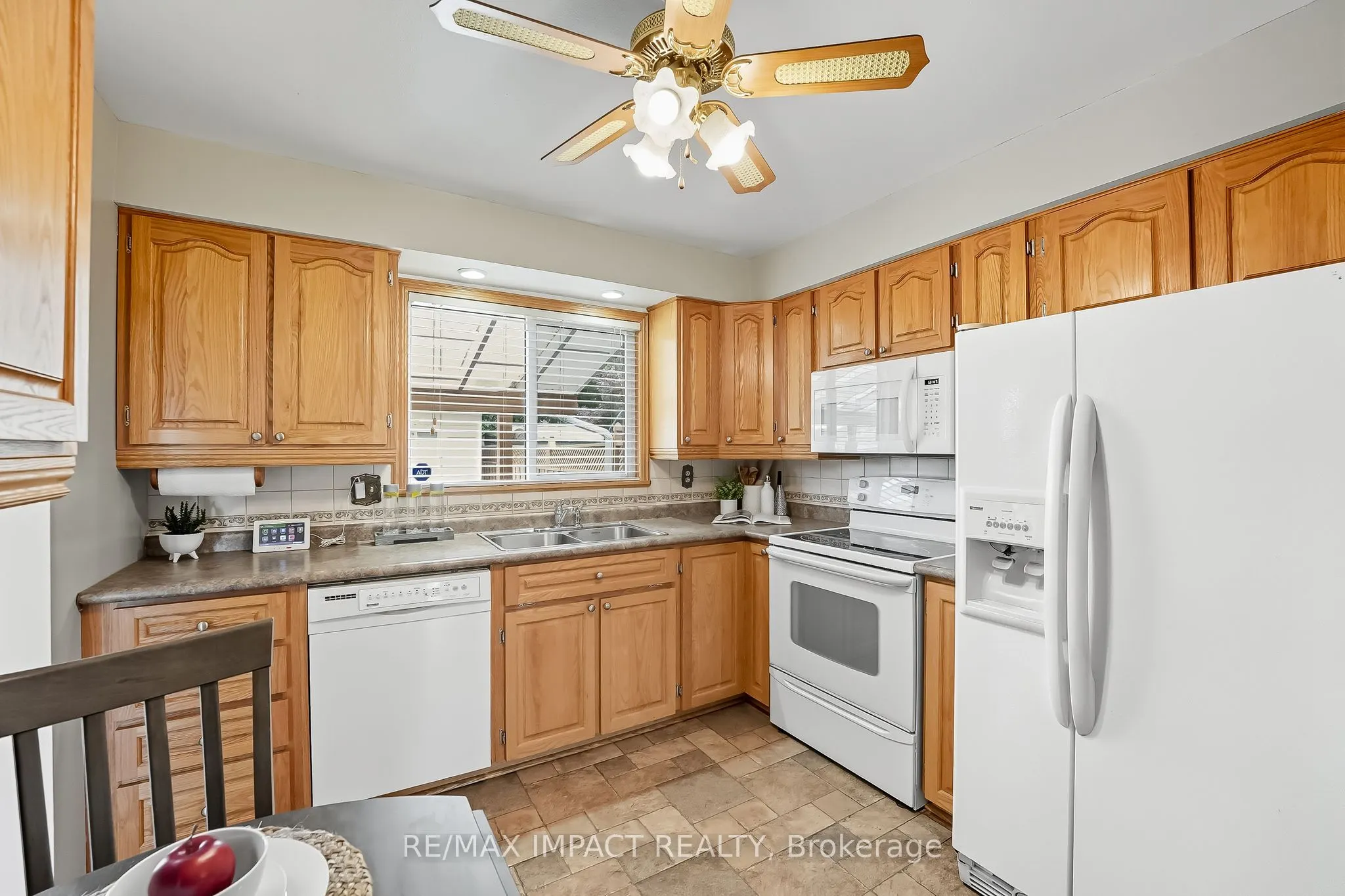 1506 Fenelon Crescent
