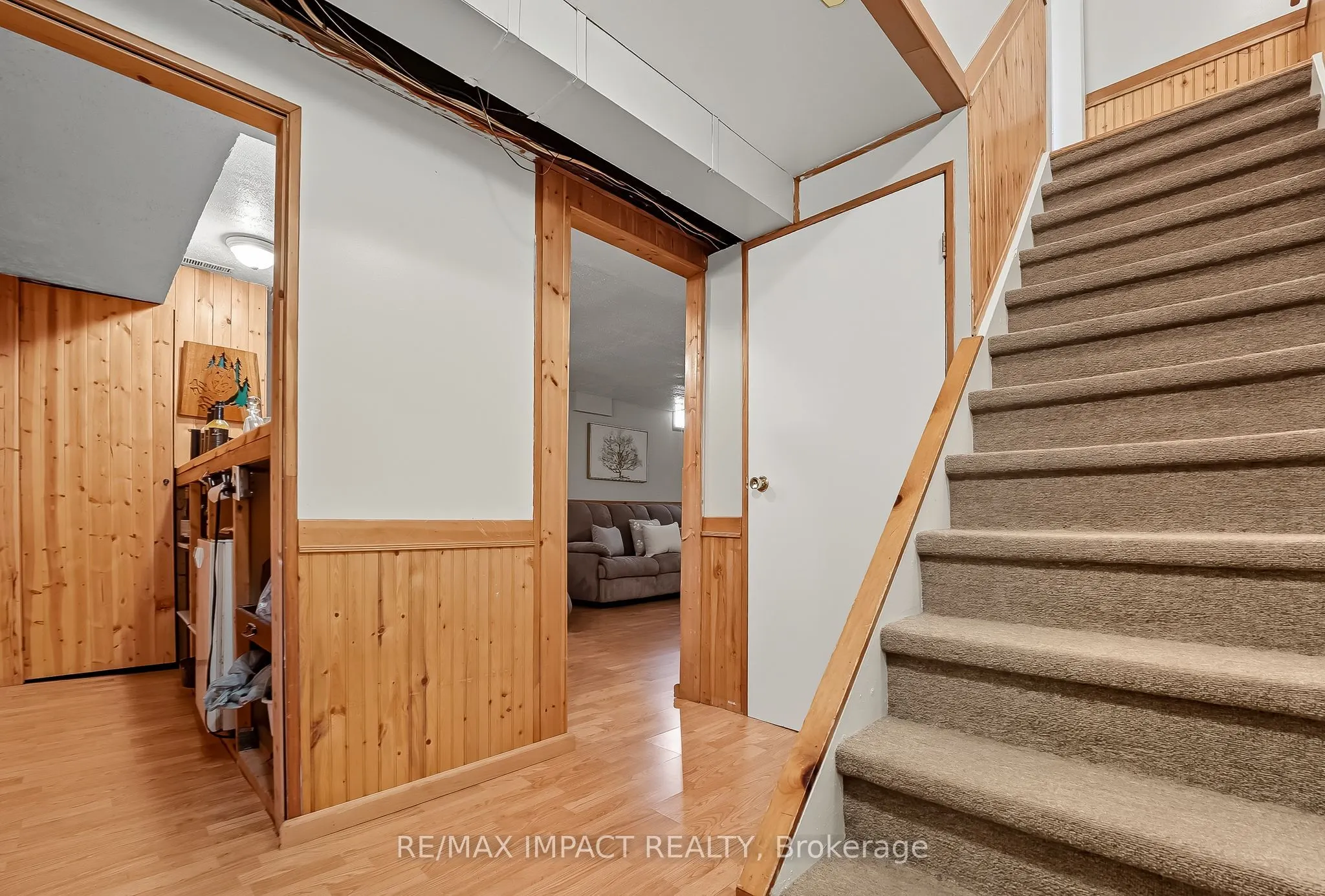 1506 Fenelon Crescent
