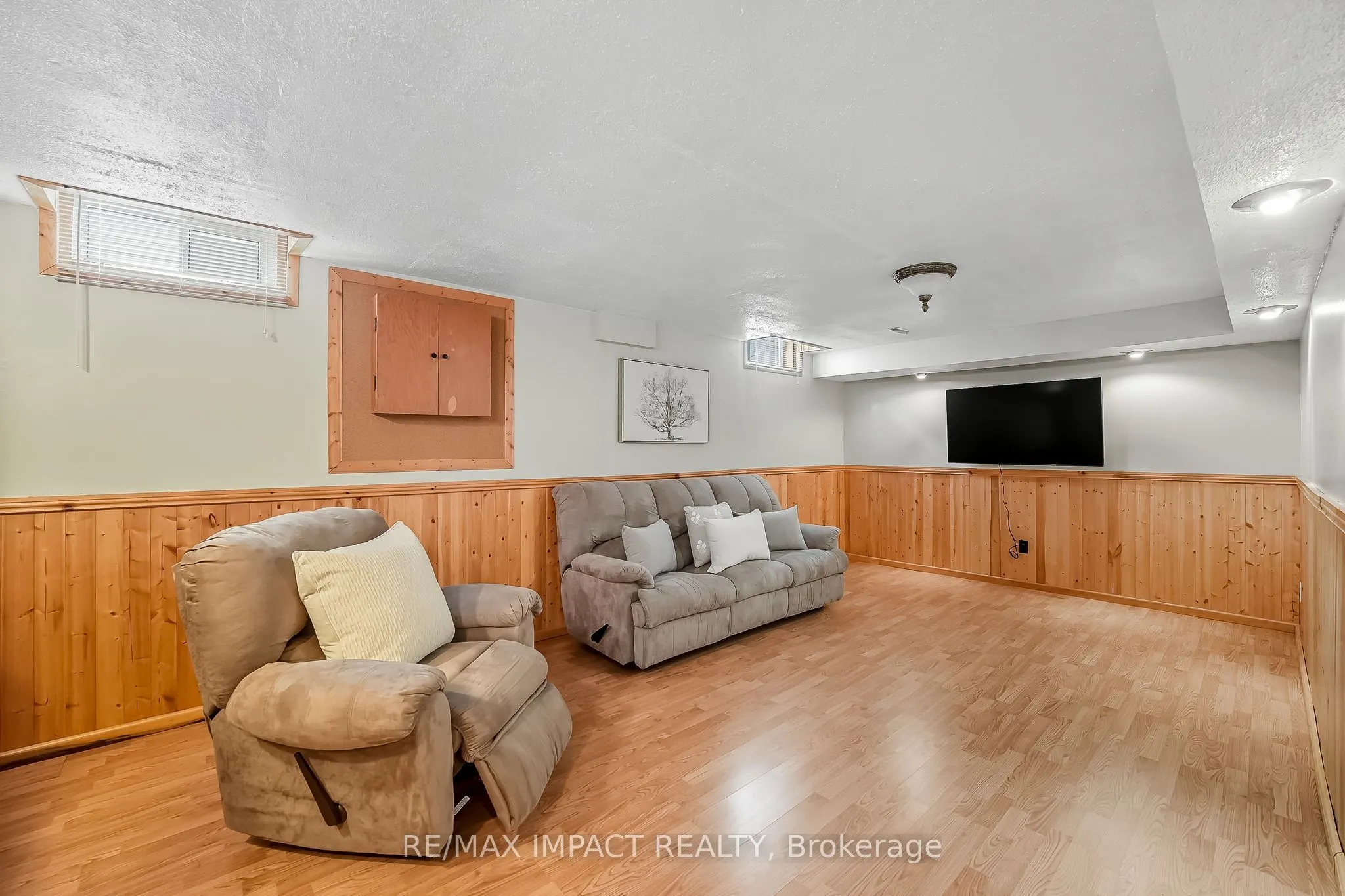 1506 Fenelon Crescent